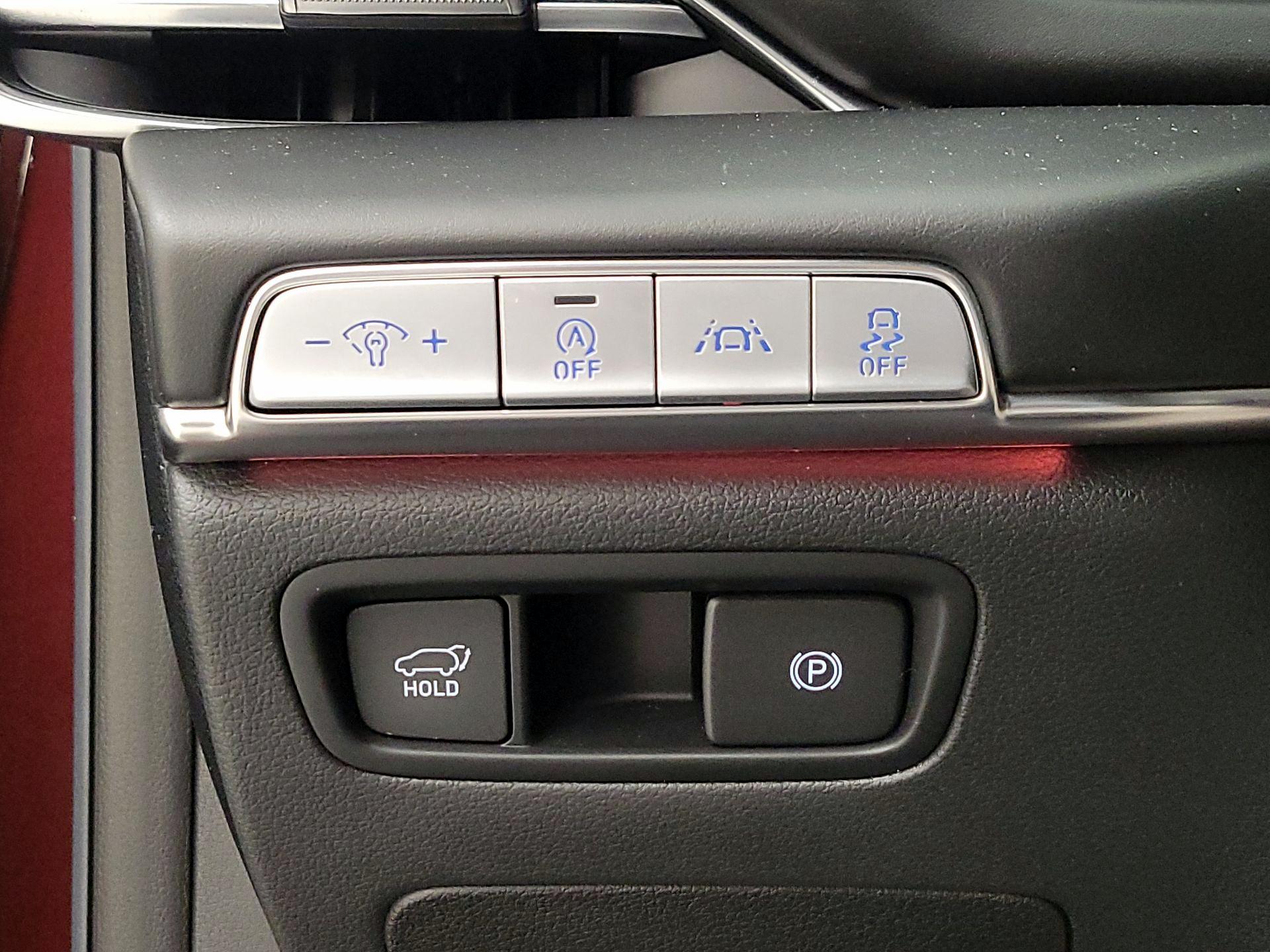 Thumbnail: 2021 Genesis GV80 - 13