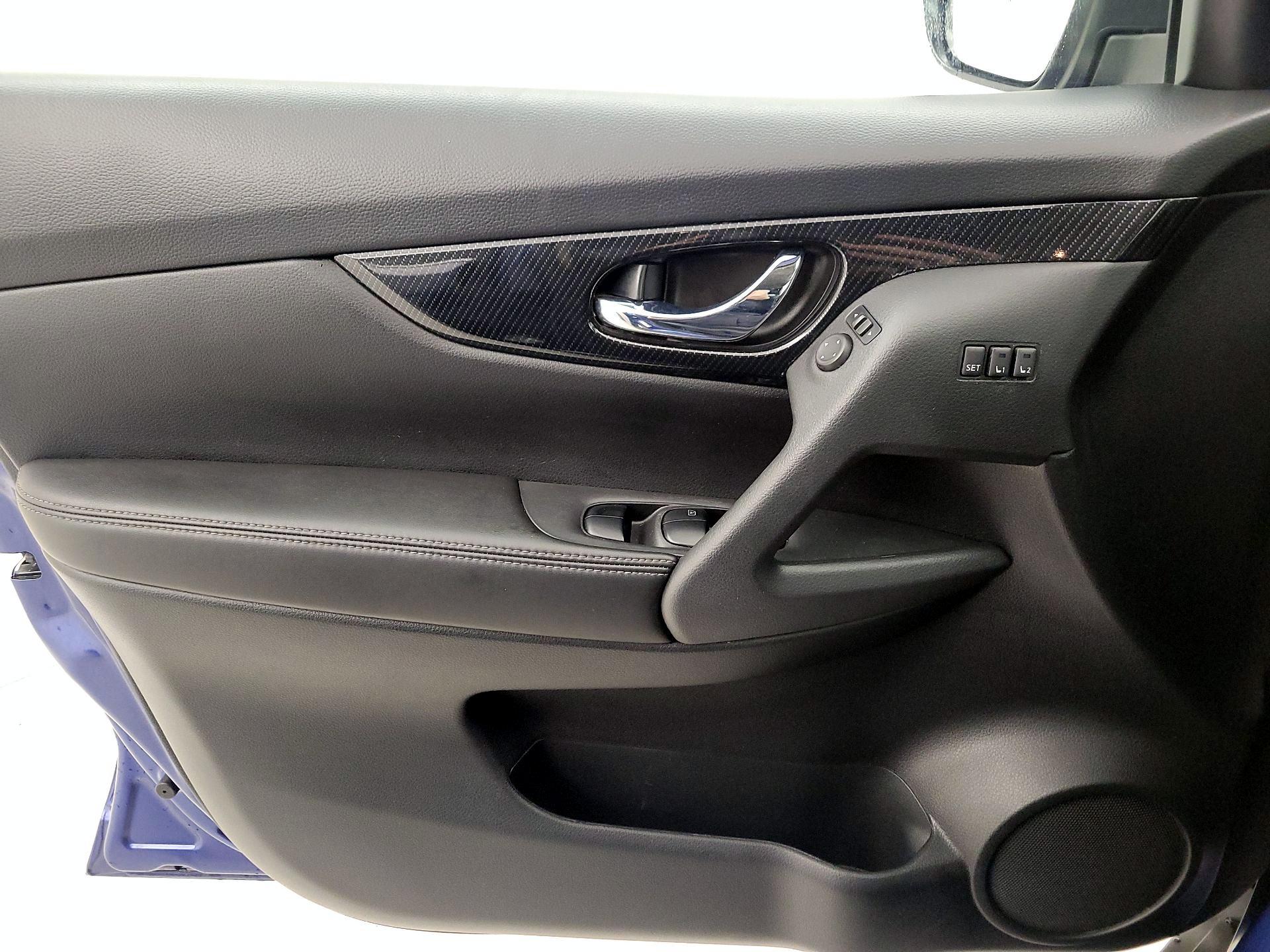 Thumbnail: 2018 Nissan Rogue - 12