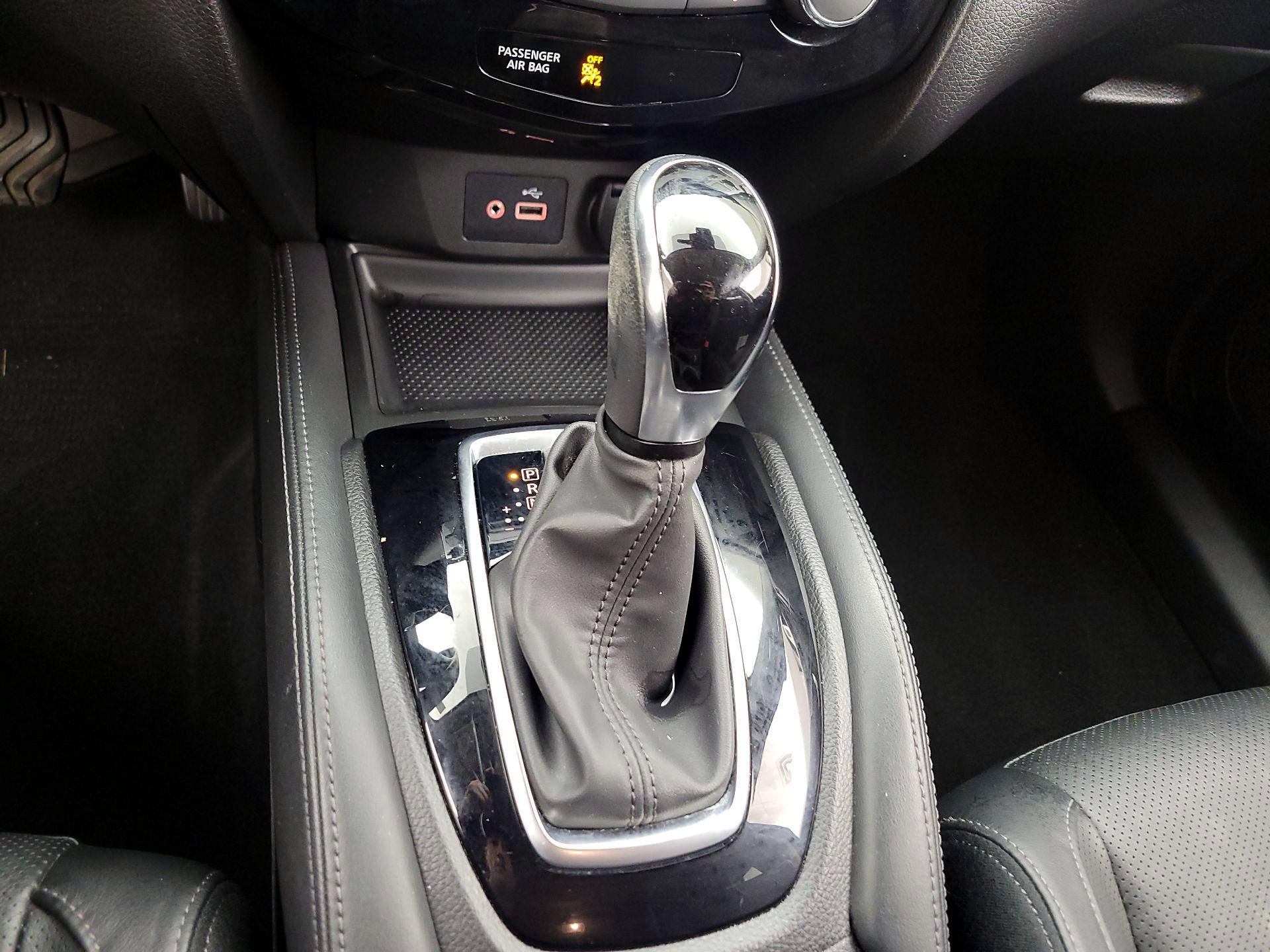 Thumbnail: 2018 Nissan Rogue - 17