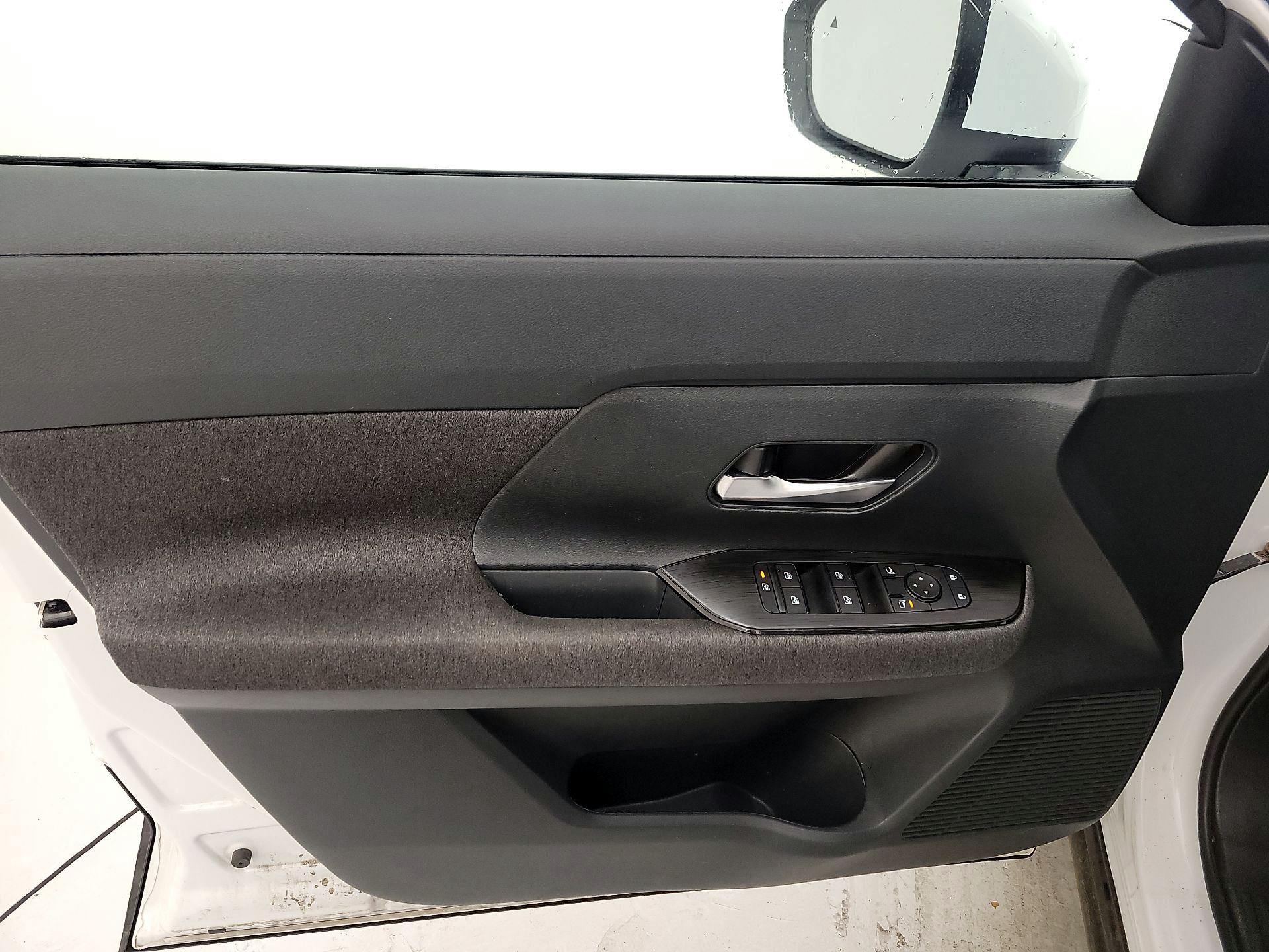 Thumbnail: 2025 Nissan Kicks - 12