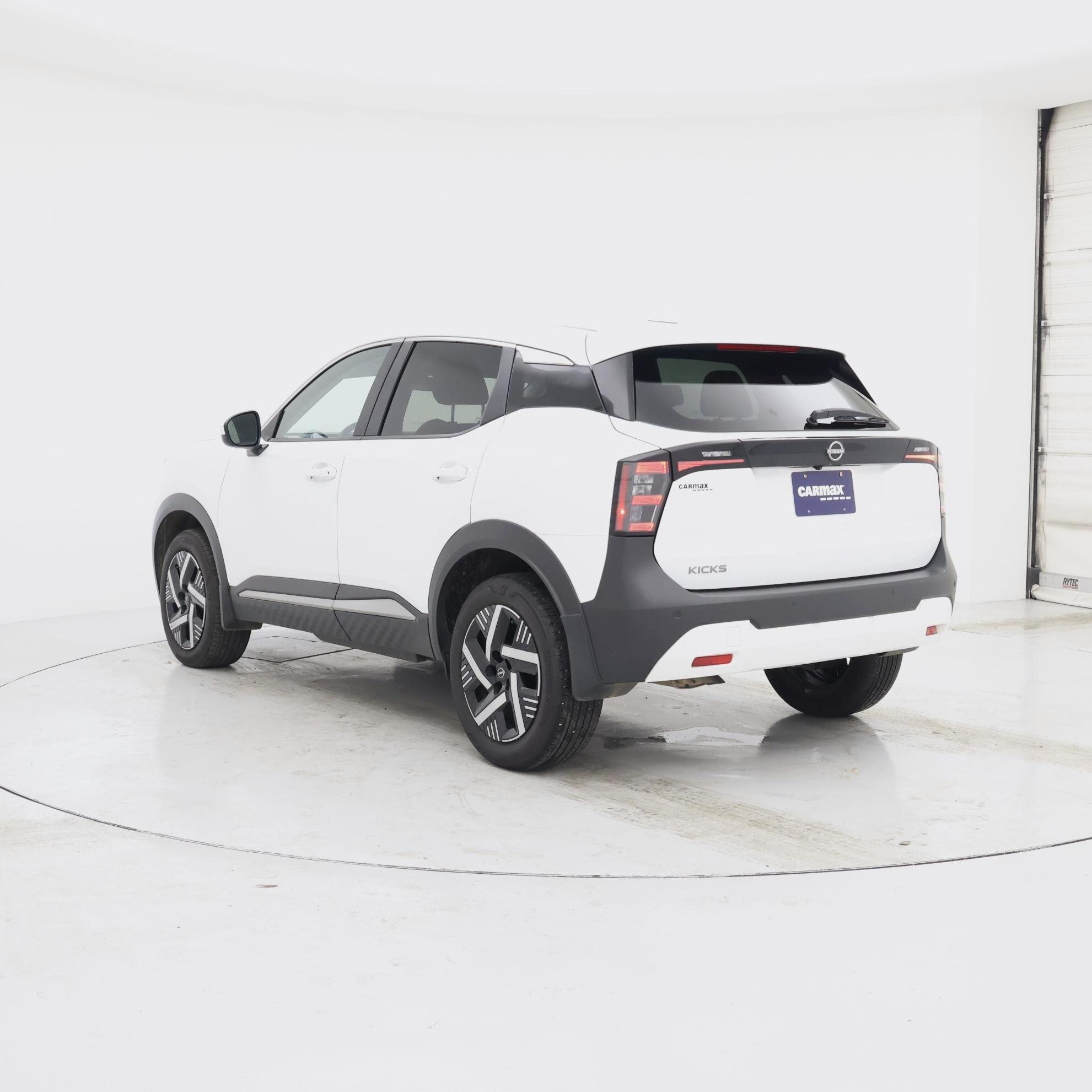 Thumbnail: 2025 Nissan Kicks - 2