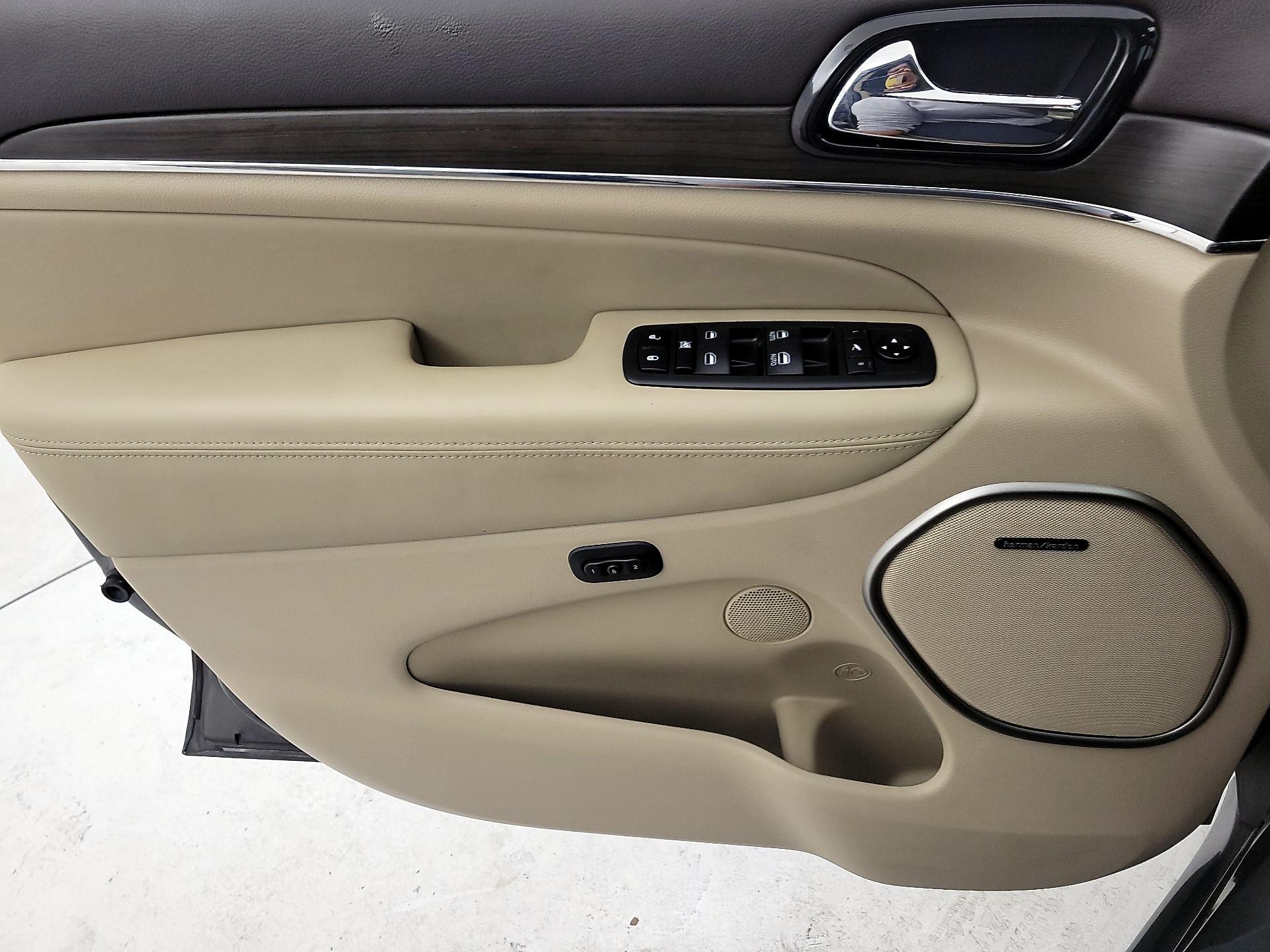 Thumbnail: 2019 Jeep Grand Cherokee - 12