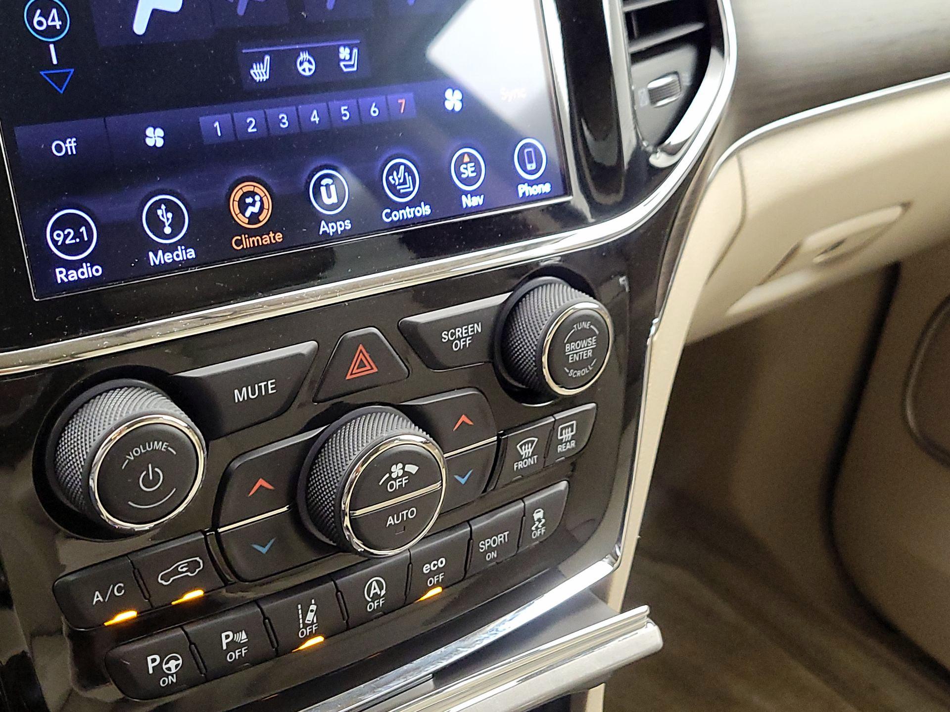 Thumbnail: 2019 Jeep Grand Cherokee - 16