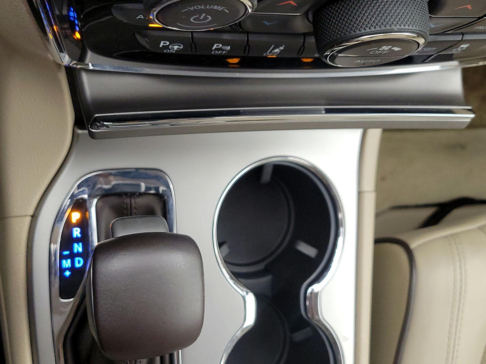 Thumbnail: 2019 Jeep Grand Cherokee - 17