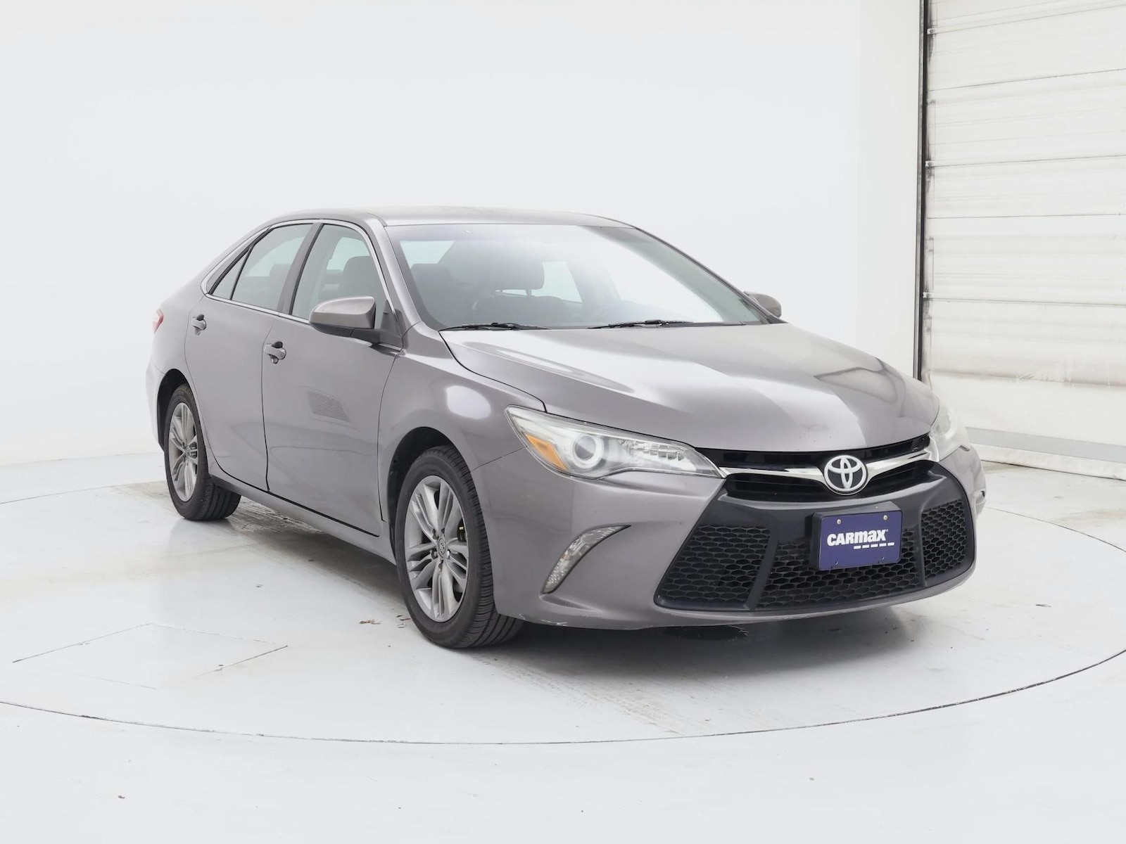 2015 Toyota Camry SE - Photo 2
