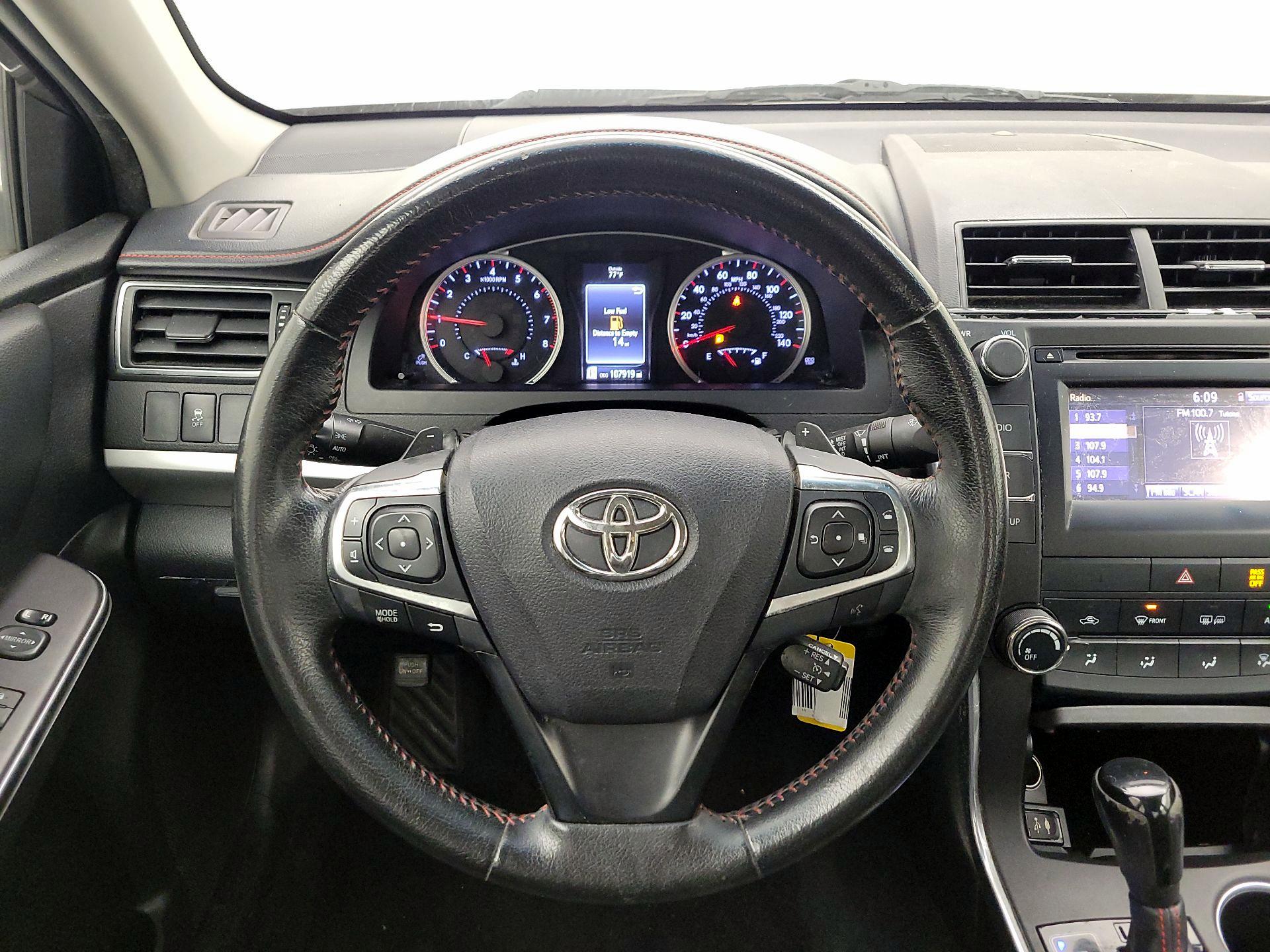 Thumbnail: 2015 Toyota Camry - 10