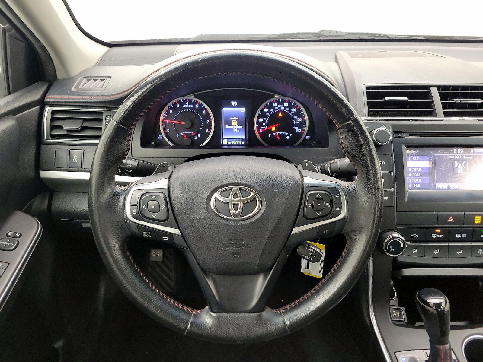 2015 Toyota Camry SE - Photo 11