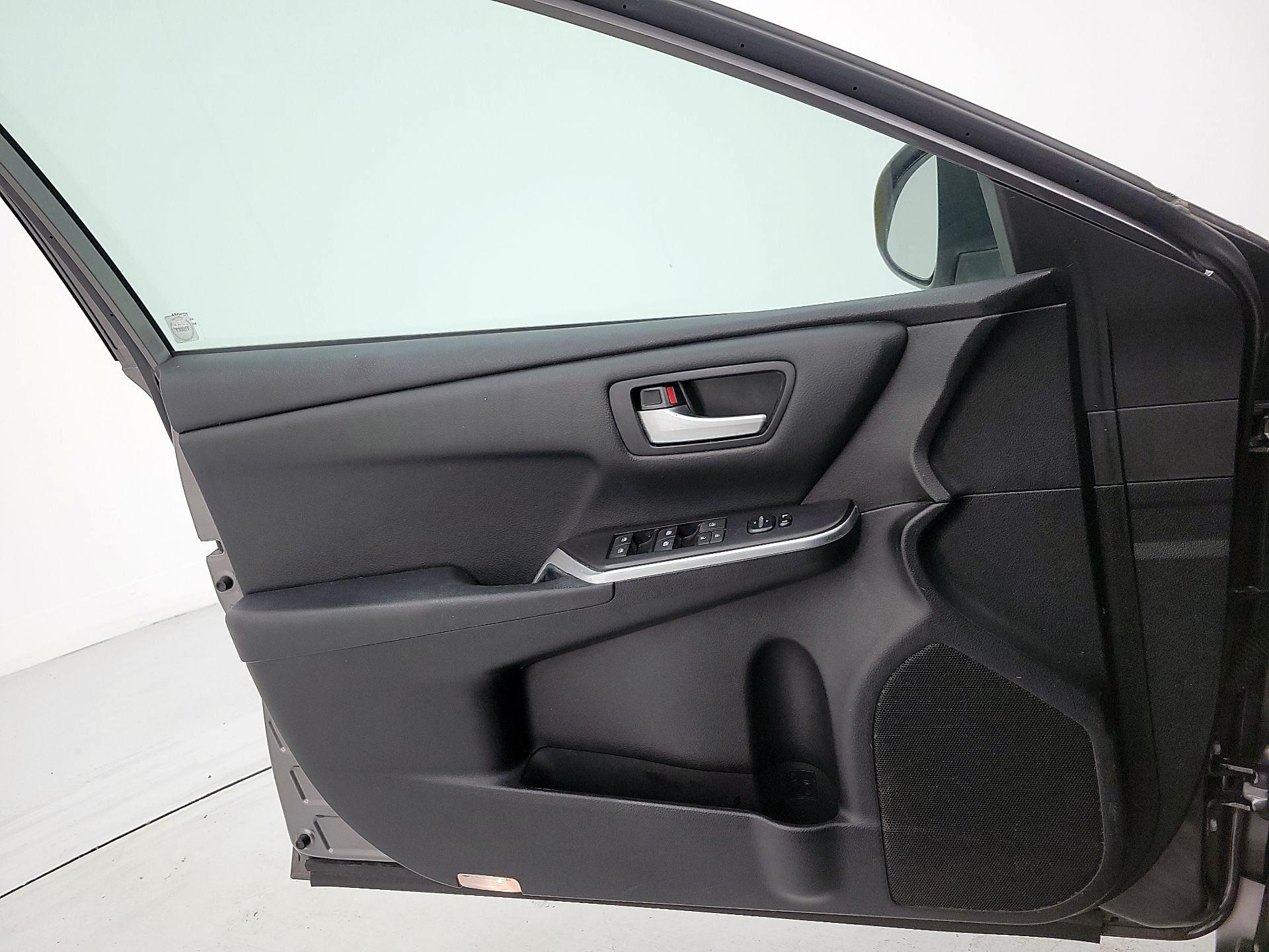 Thumbnail: 2015 Toyota Camry - 12