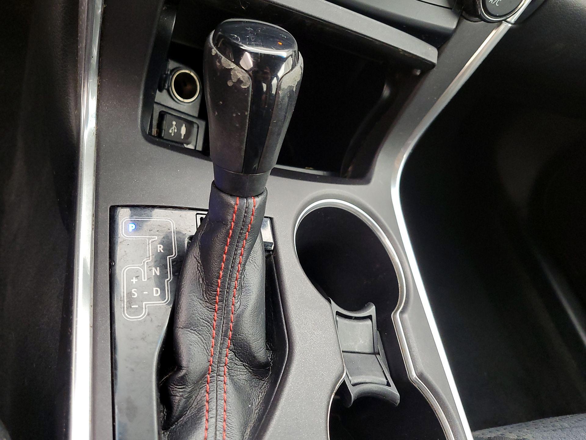 Thumbnail: 2015 Toyota Camry - 17