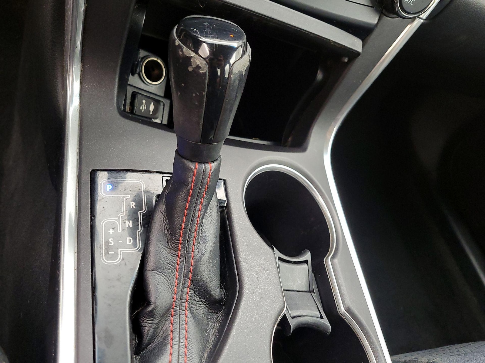 2015 Toyota Camry SE - Photo 18