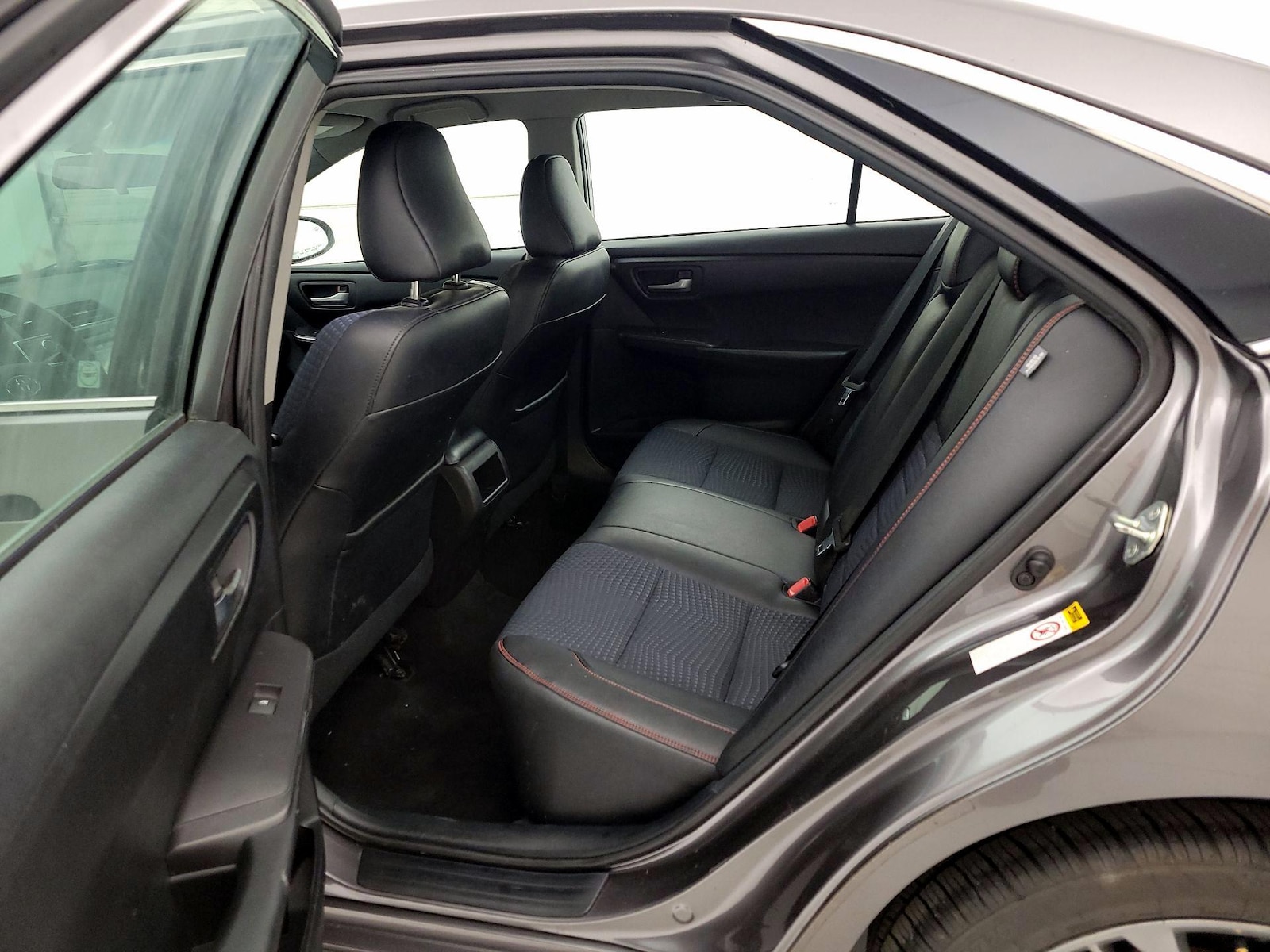 2015 Toyota Camry SE - Photo 20