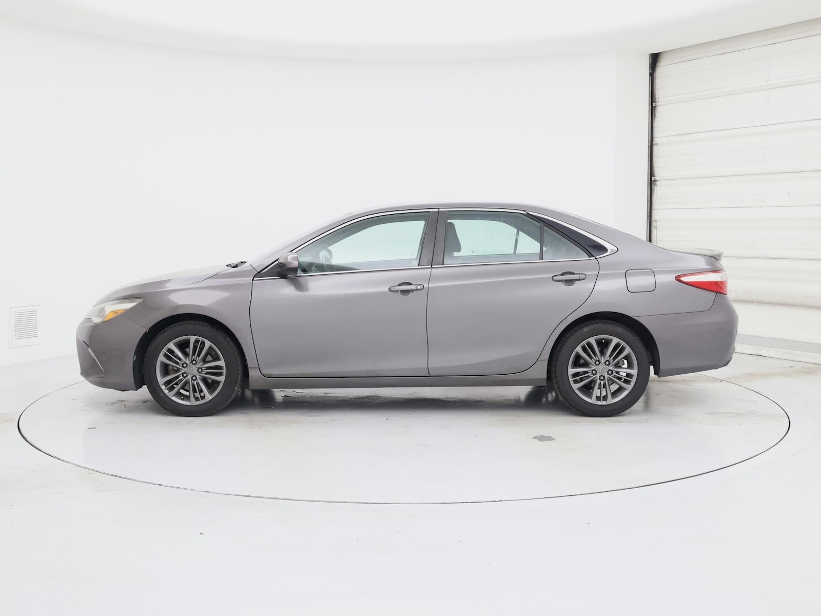 2015 Toyota Camry SE - Photo 4