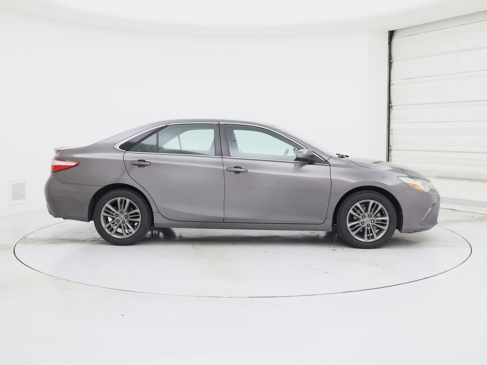 2015 Toyota Camry SE - Photo 8