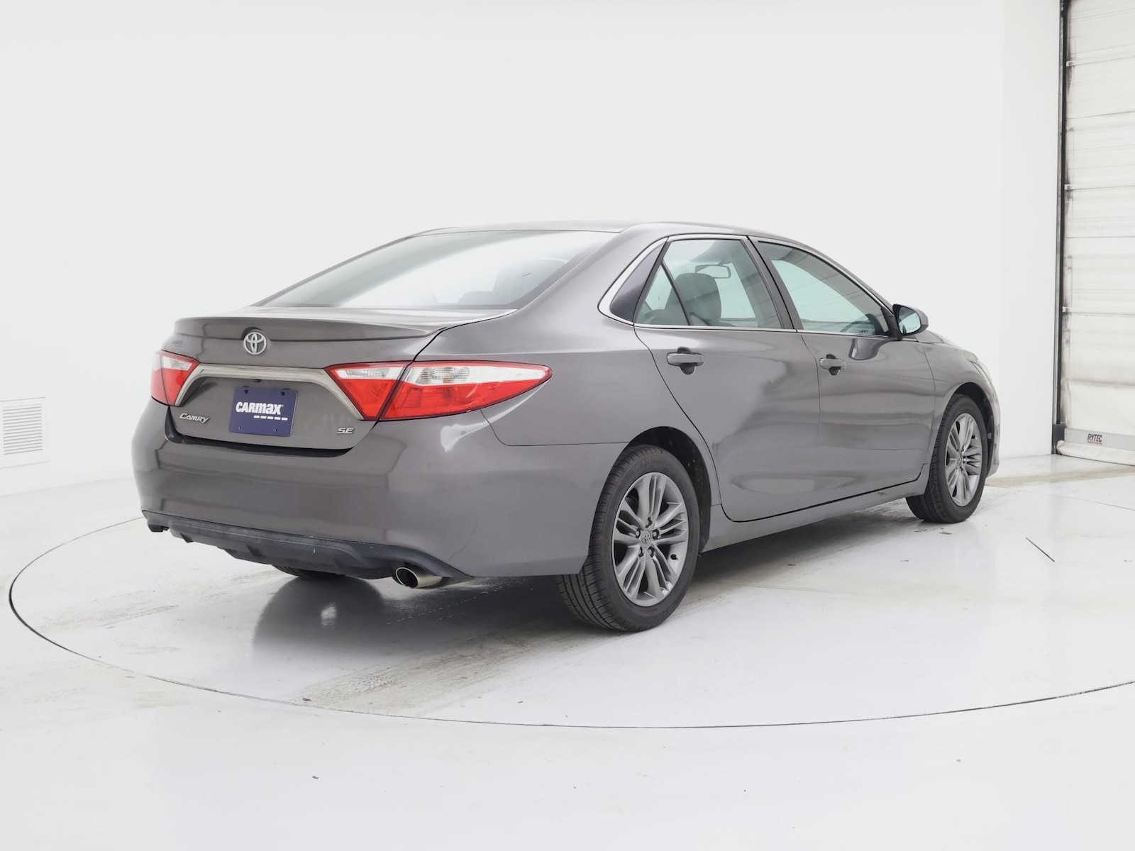 2015 Toyota Camry SE - Photo 9