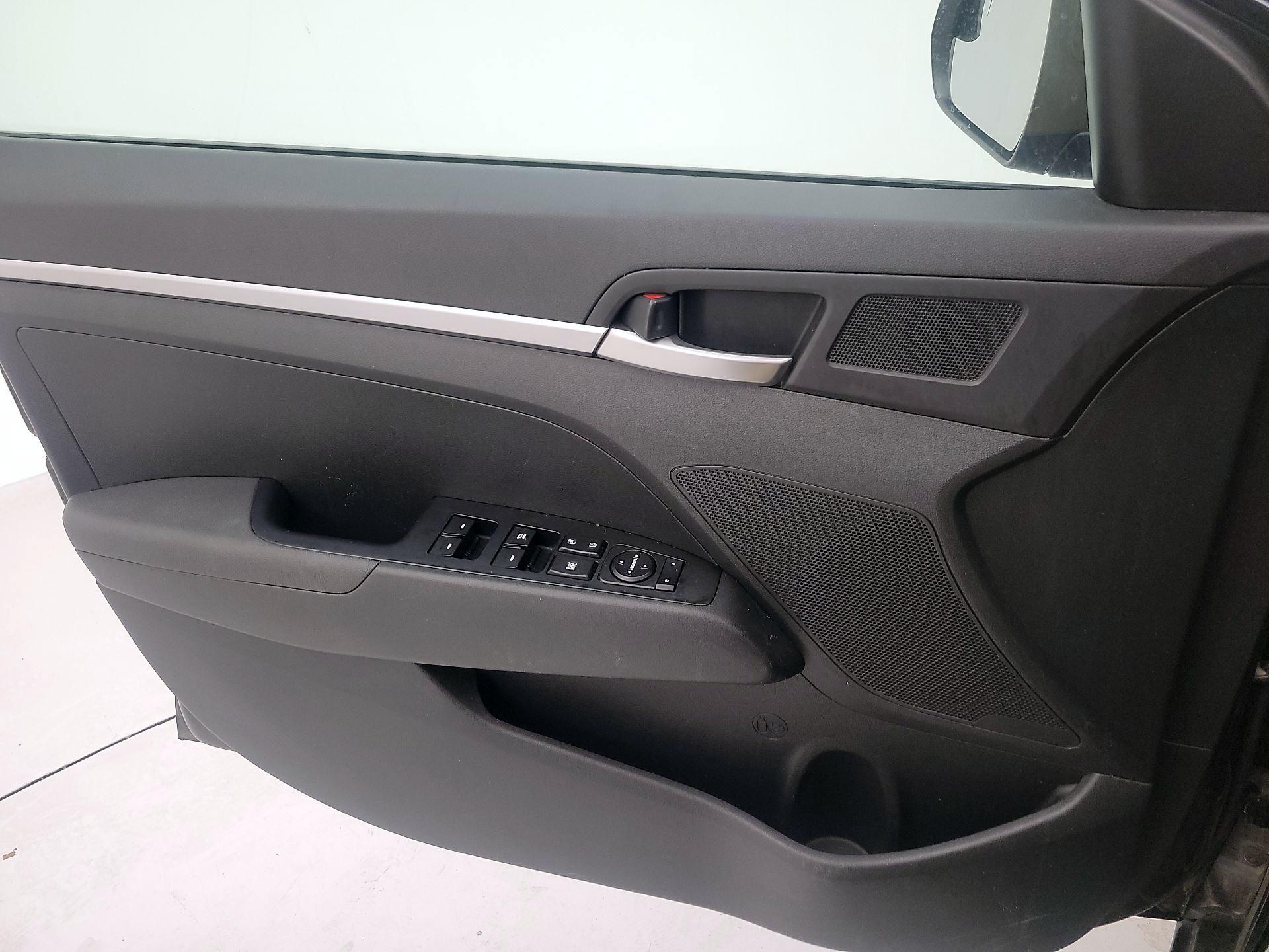 Thumbnail: 2019 Hyundai Elantra - 12