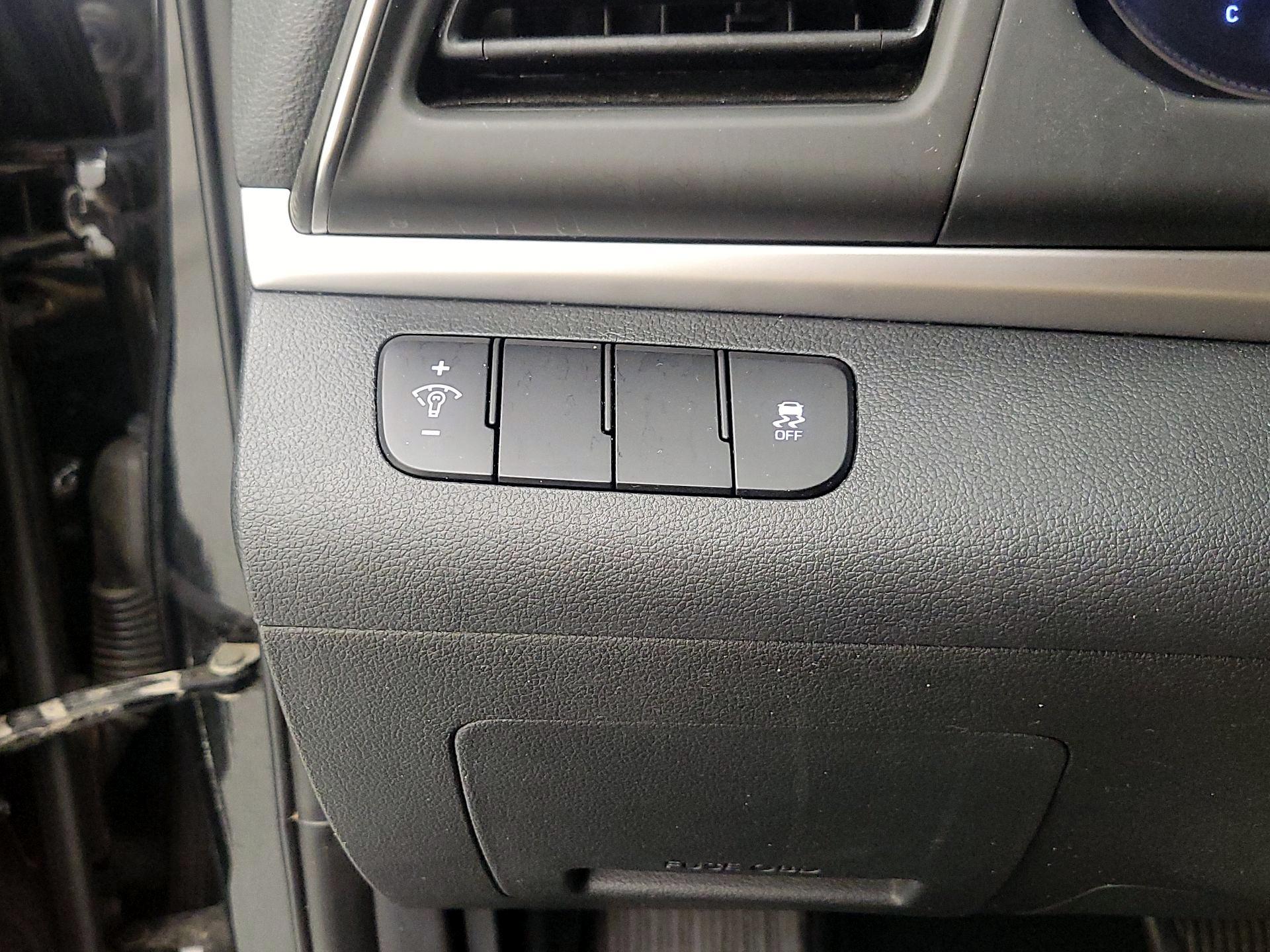 Thumbnail: 2019 Hyundai Elantra - 13