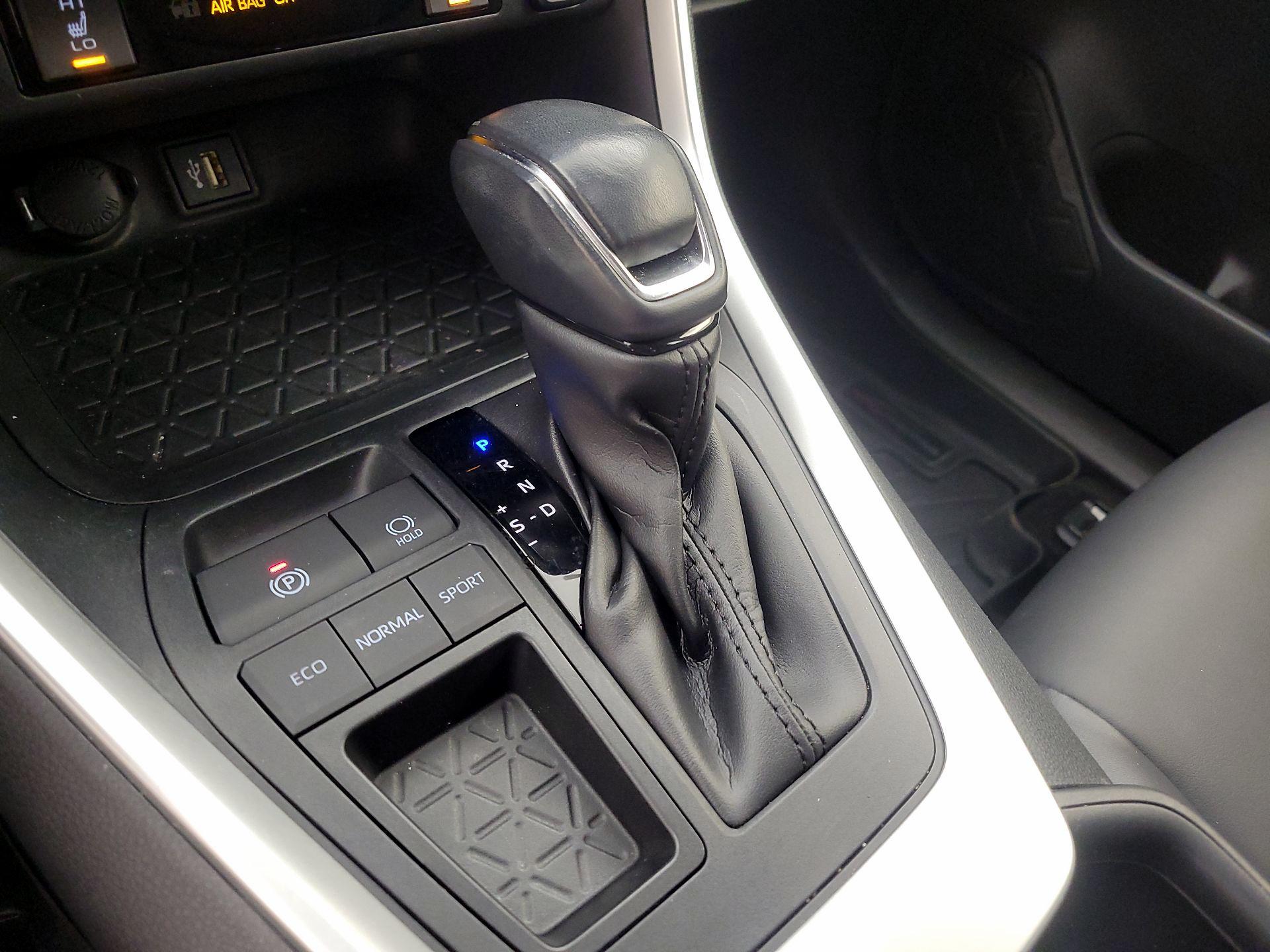 Thumbnail: 2023 Toyota RAV4 - 17