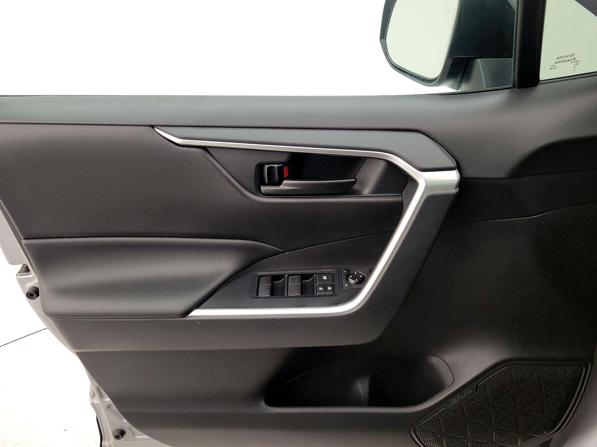 Thumbnail: 2020 Toyota RAV4 - 12