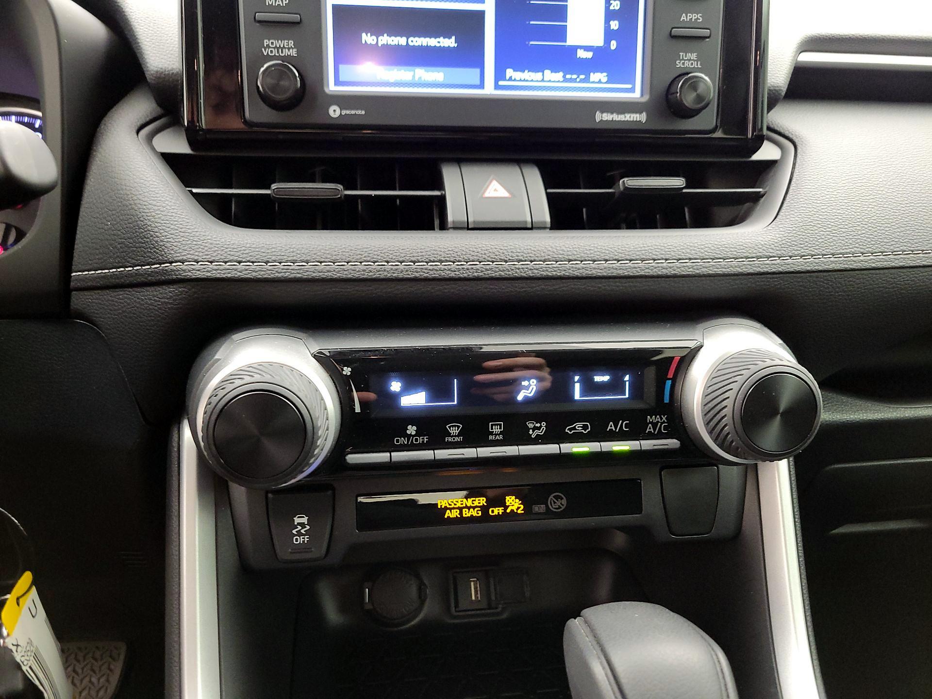 Thumbnail: 2020 Toyota RAV4 - 16