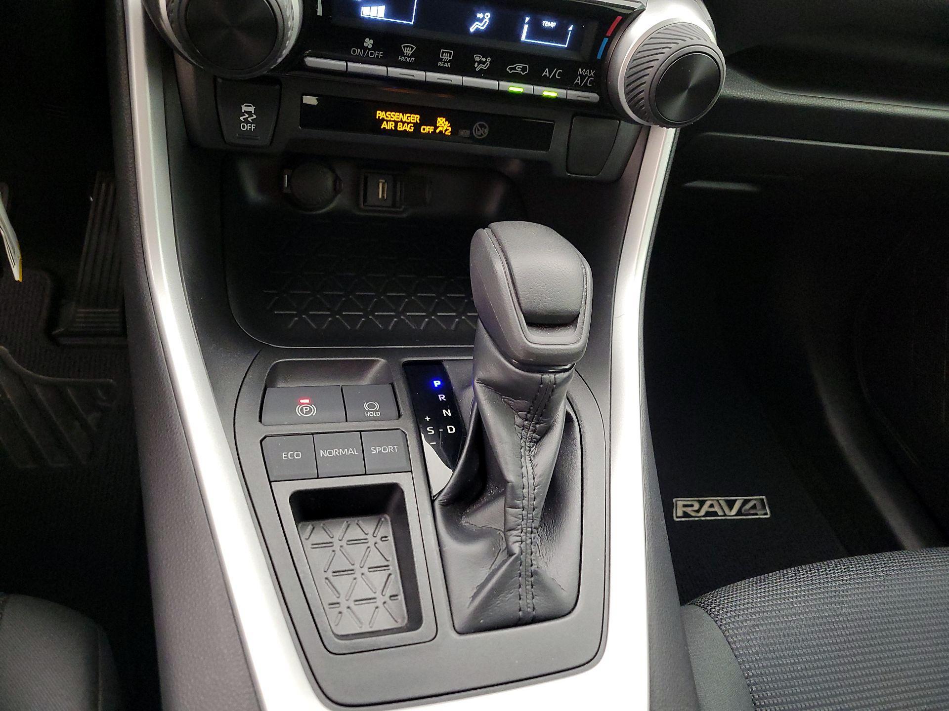 Thumbnail: 2020 Toyota RAV4 - 17