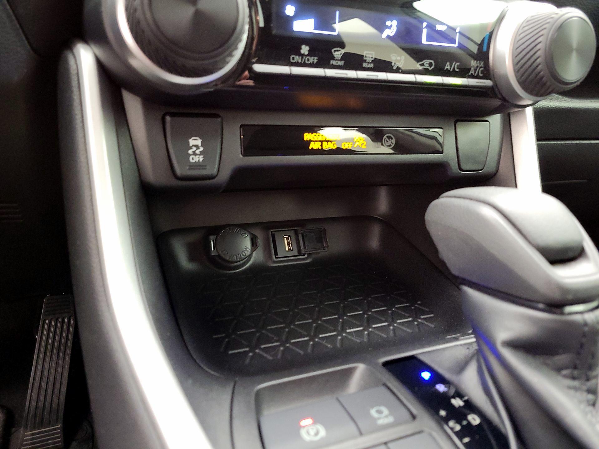 Thumbnail: 2020 Toyota RAV4 - 18