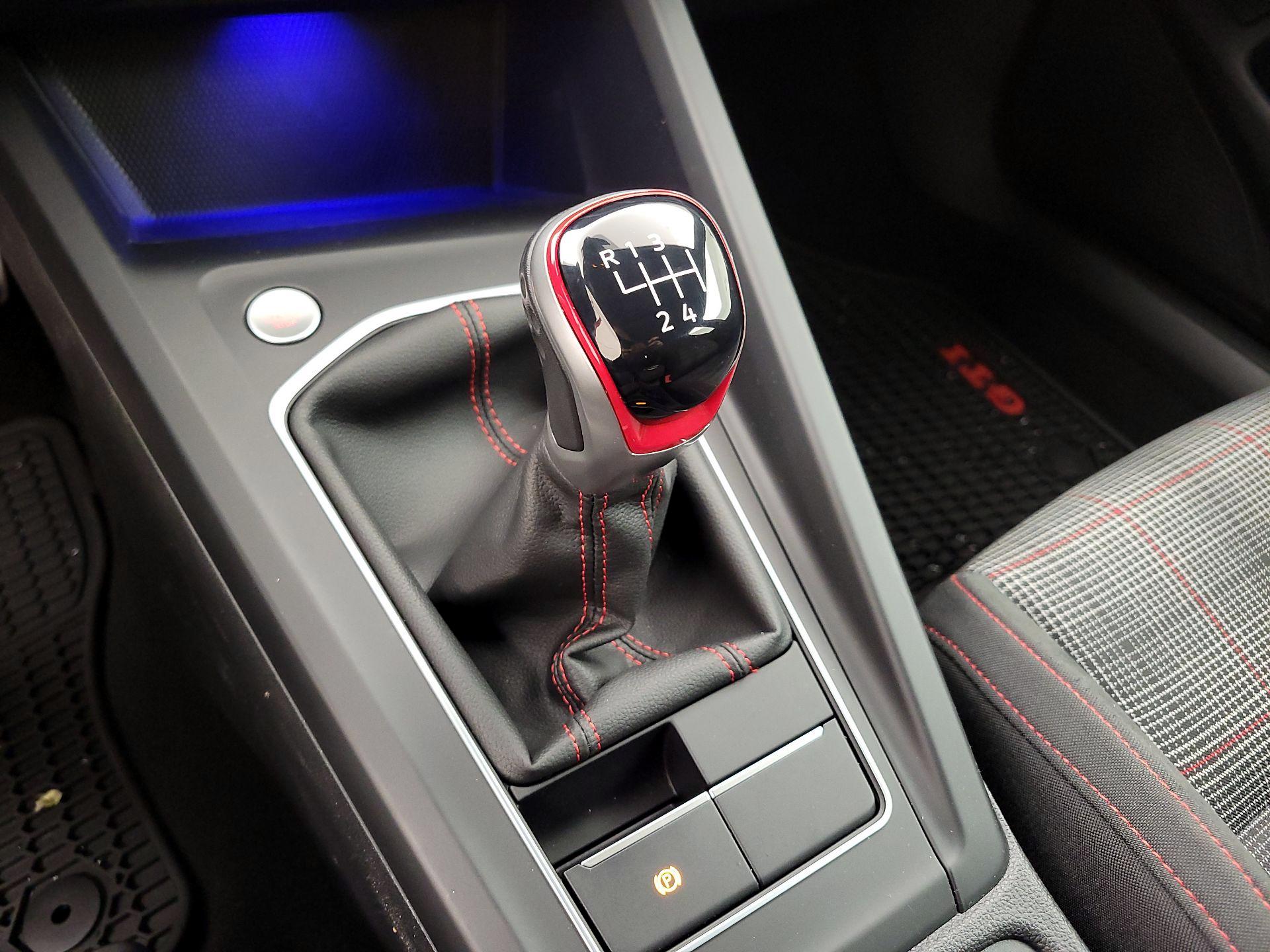 Thumbnail: 2022 Volkswagen Golf - 17