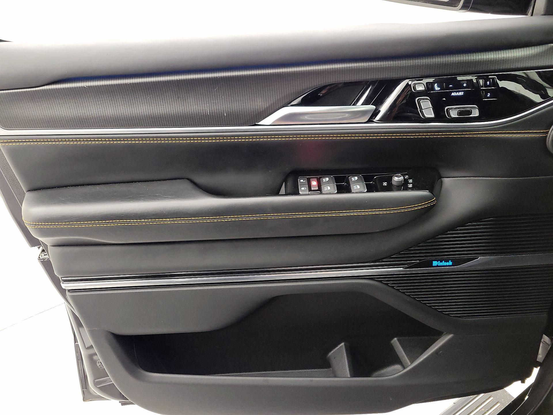 Thumbnail: 2024 Jeep Grand Wagoneer L - 12