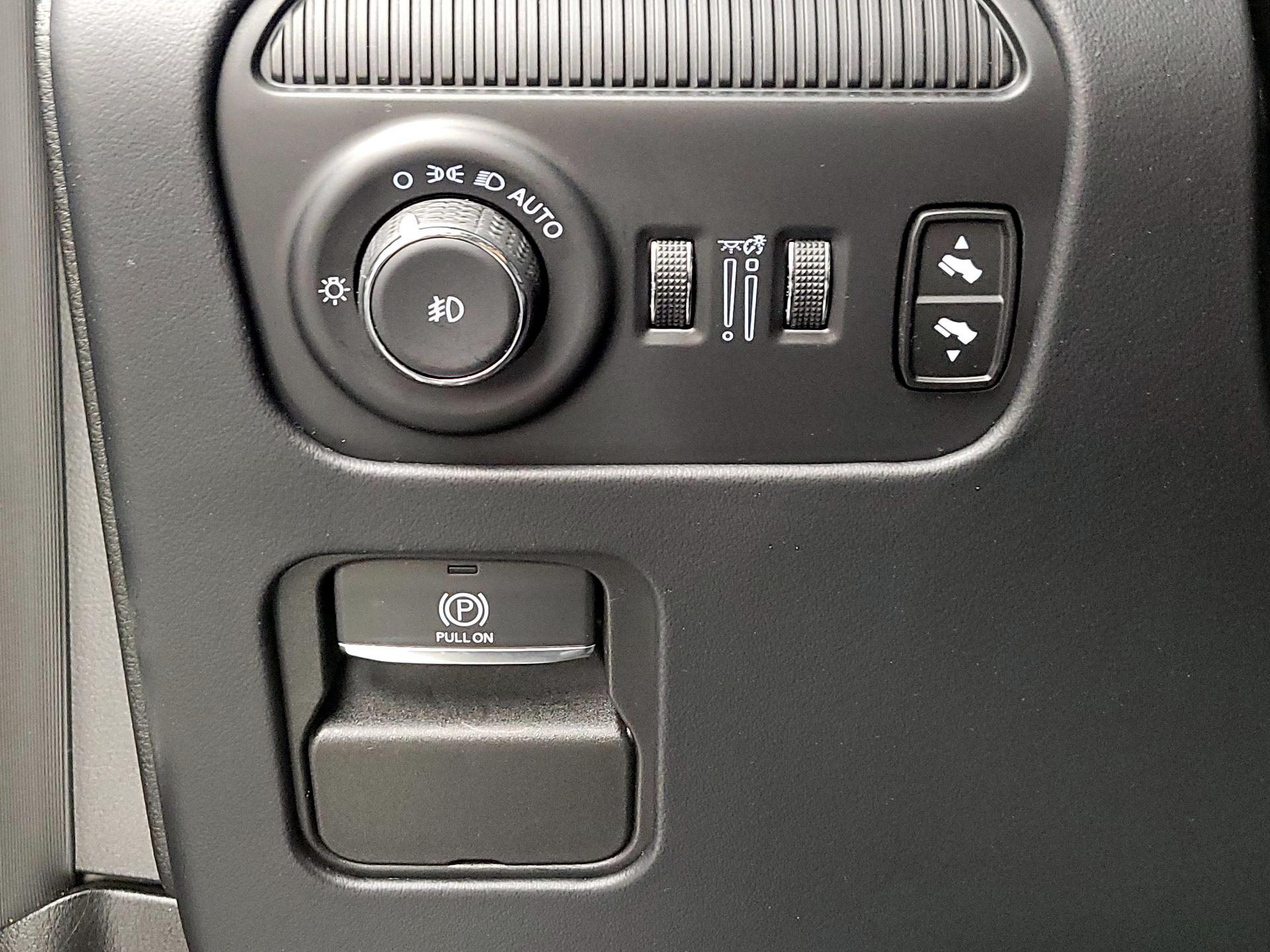 Thumbnail: 2024 Jeep Grand Wagoneer L - 13