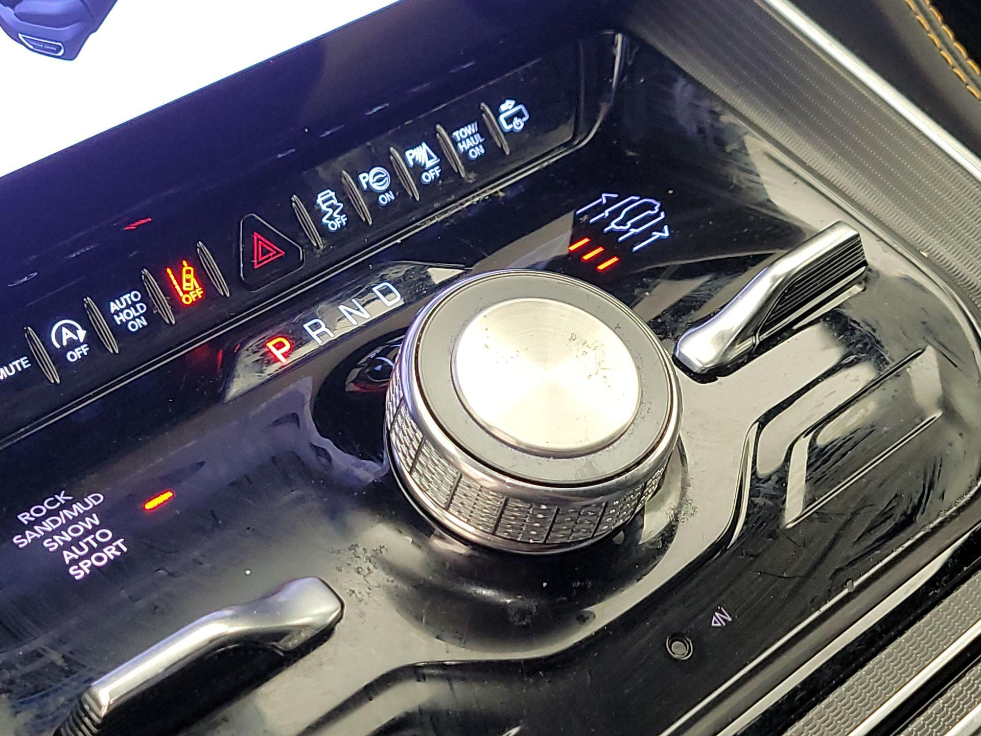 Thumbnail: 2024 Jeep Grand Wagoneer L - 17