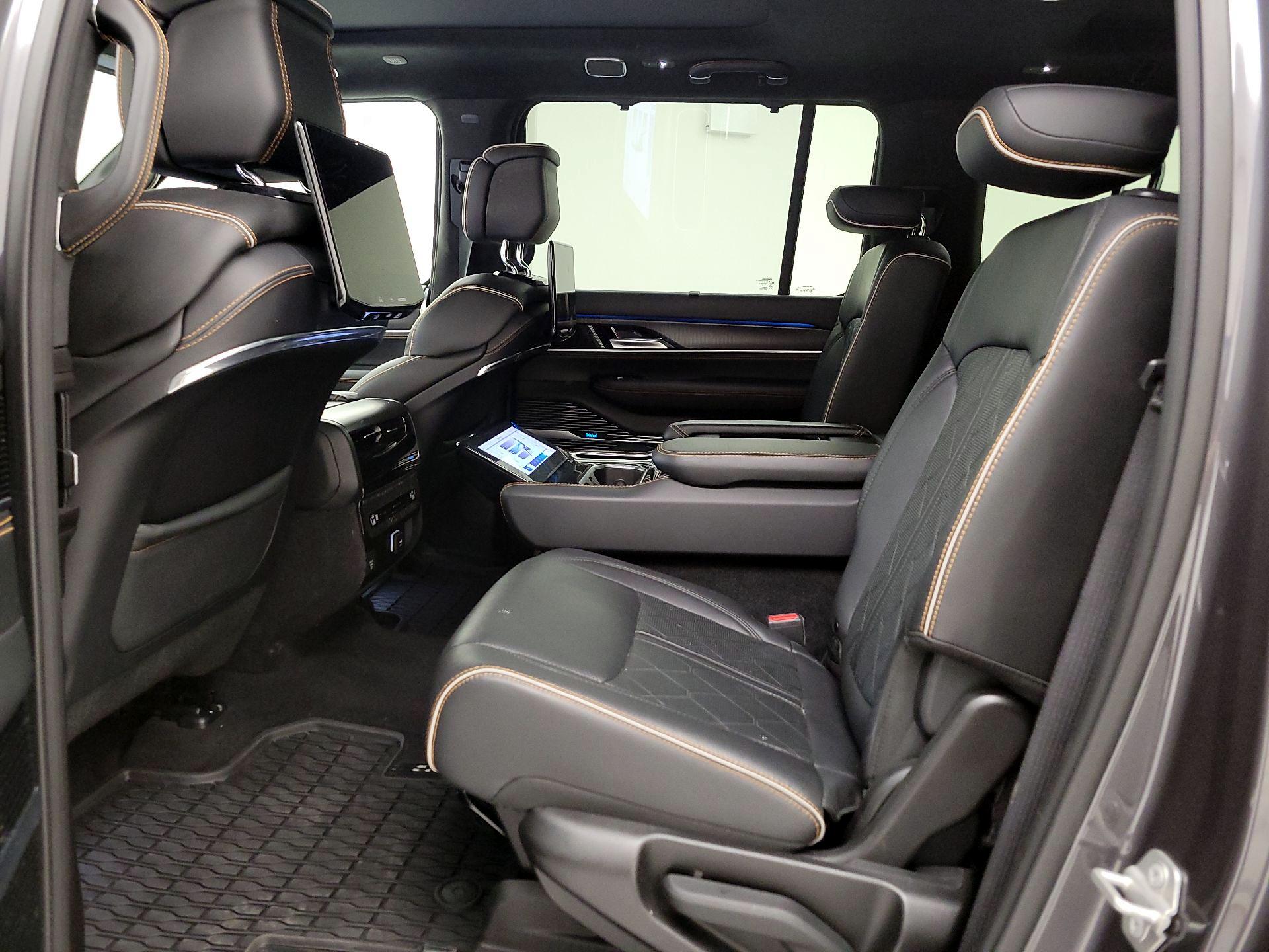 Thumbnail: 2024 Jeep Grand Wagoneer L - 19