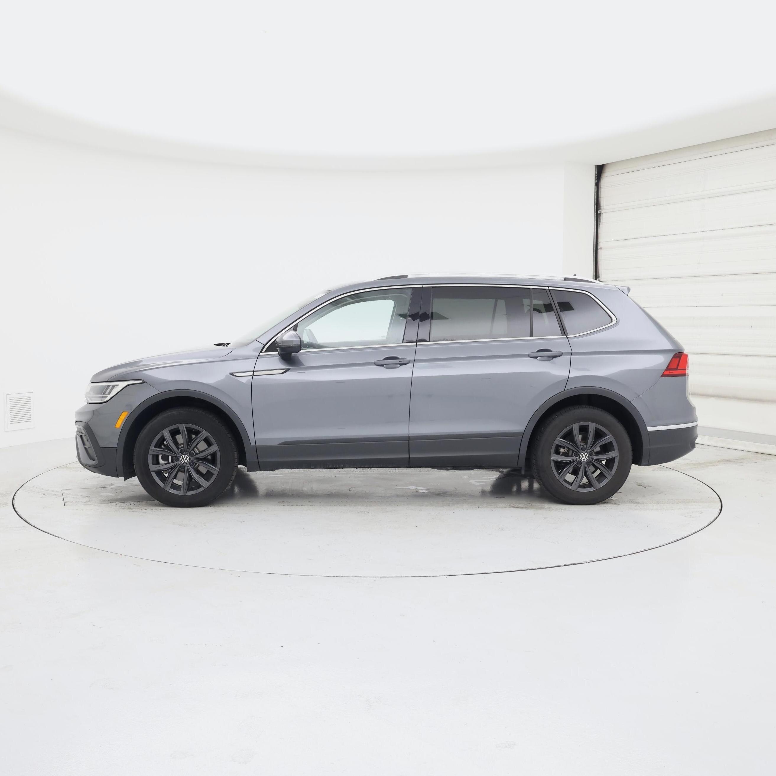 Thumbnail: 2024 Volkswagen Tiguan - 3