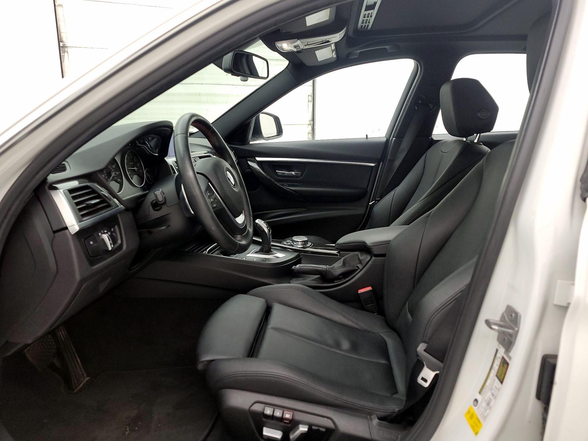 Thumbnail: 2017 BMW 3 Series - 11