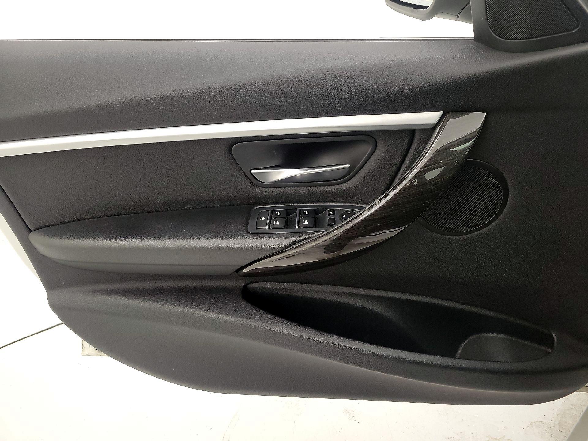 Thumbnail: 2017 BMW 3 Series - 12