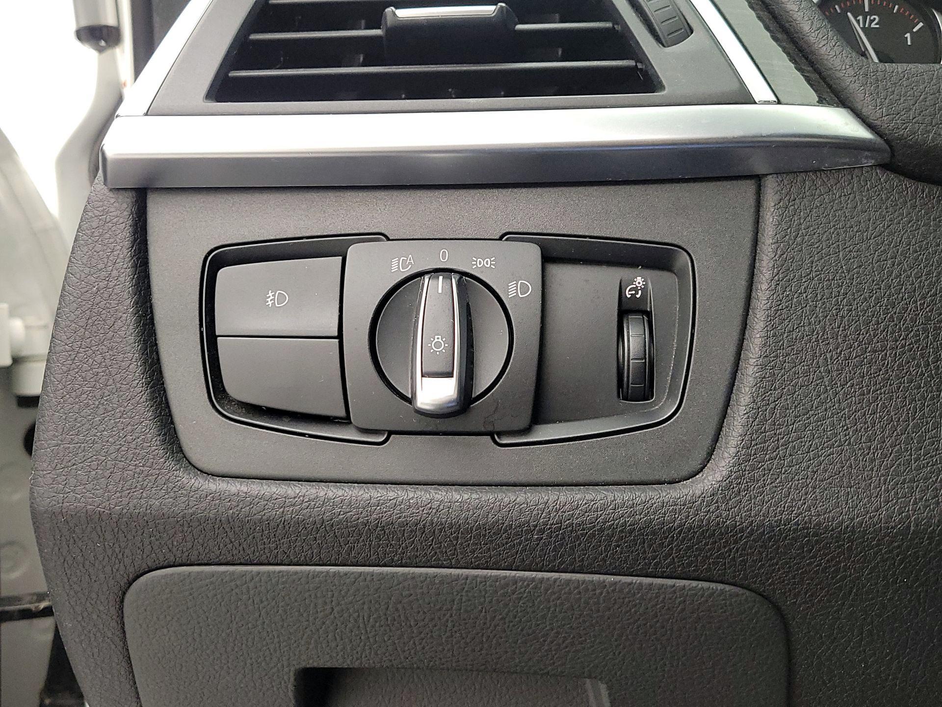 Thumbnail: 2017 BMW 3 Series - 13