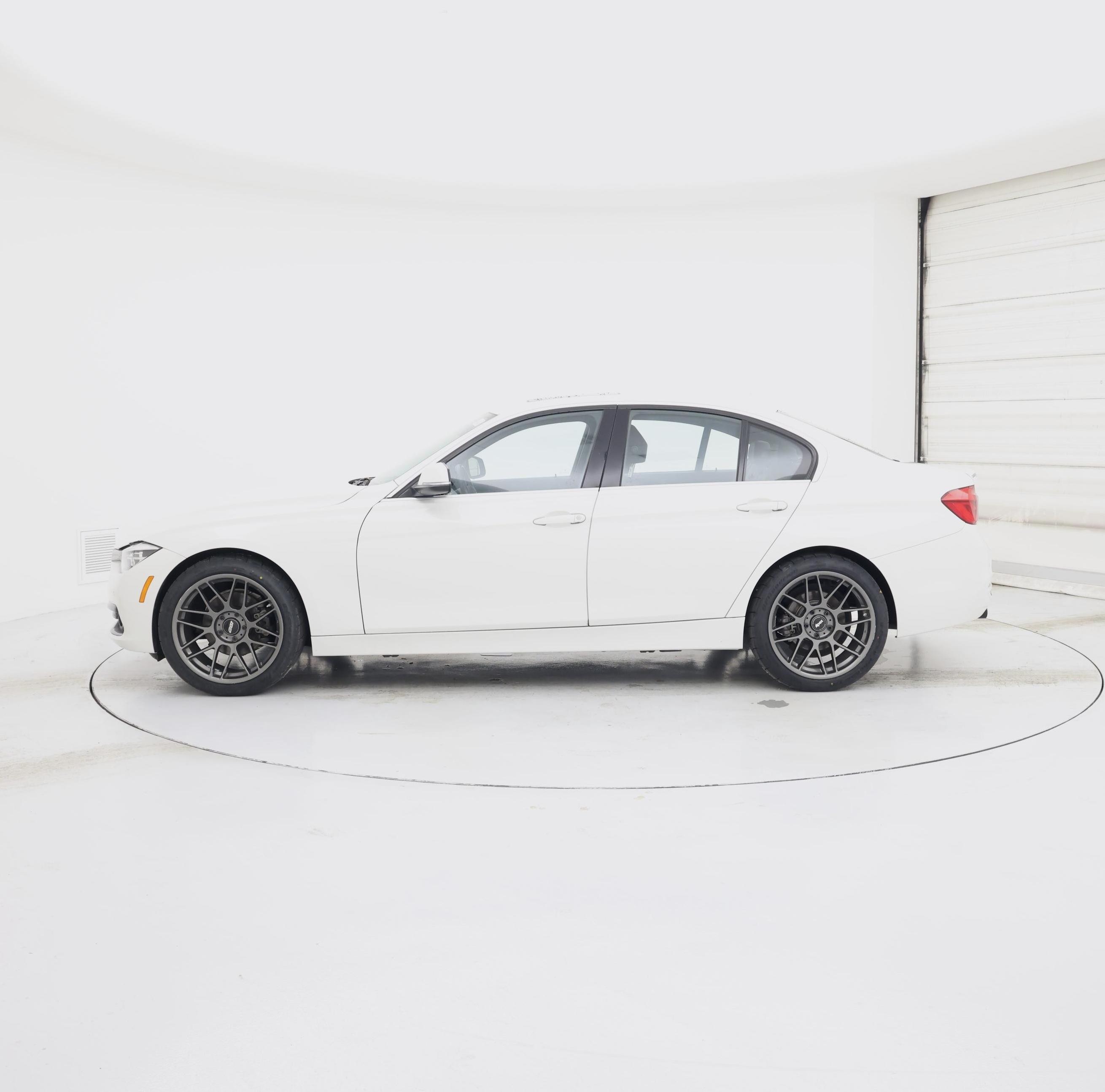 Thumbnail: 2017 BMW 3 Series - 3