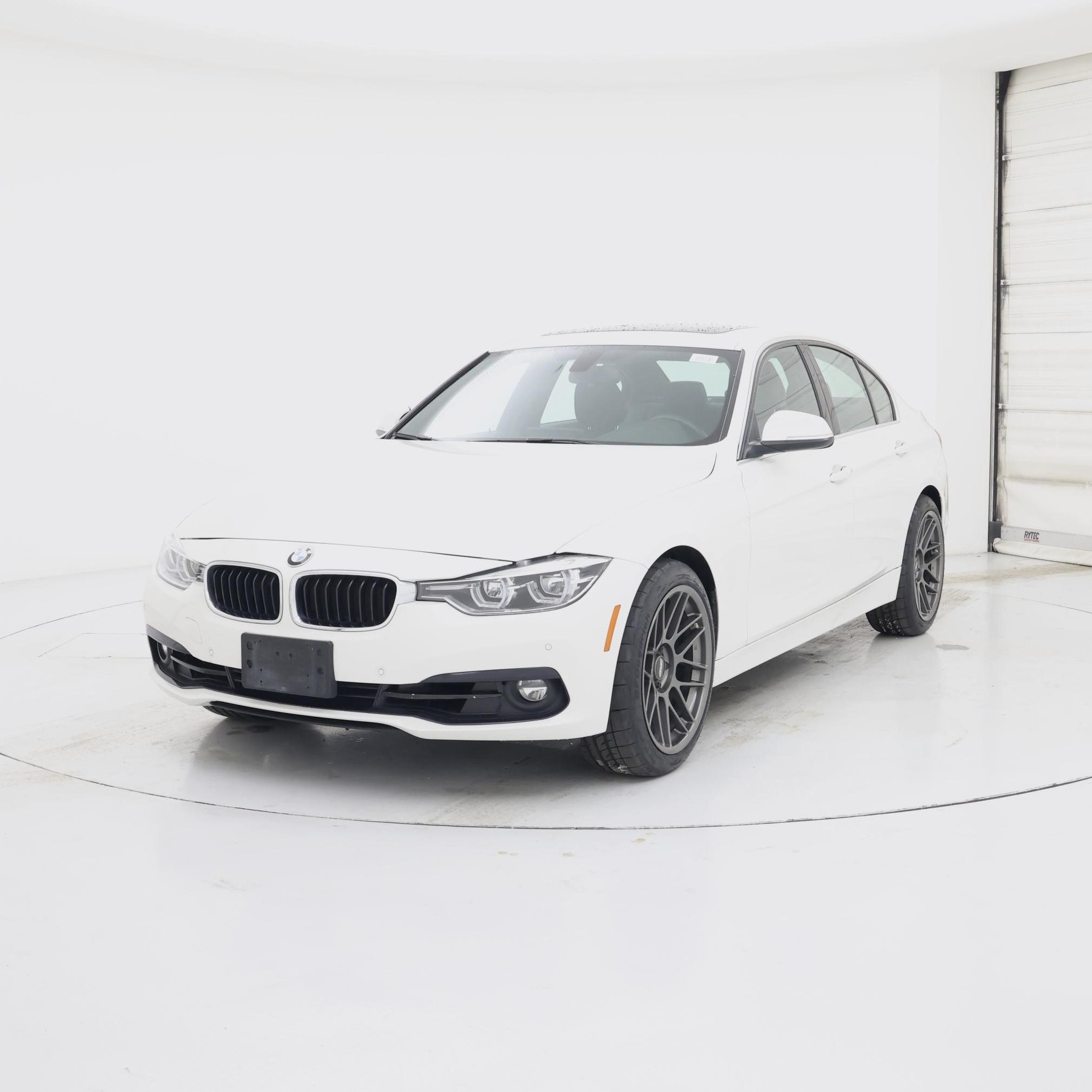 Thumbnail: 2017 BMW 3 Series - 4