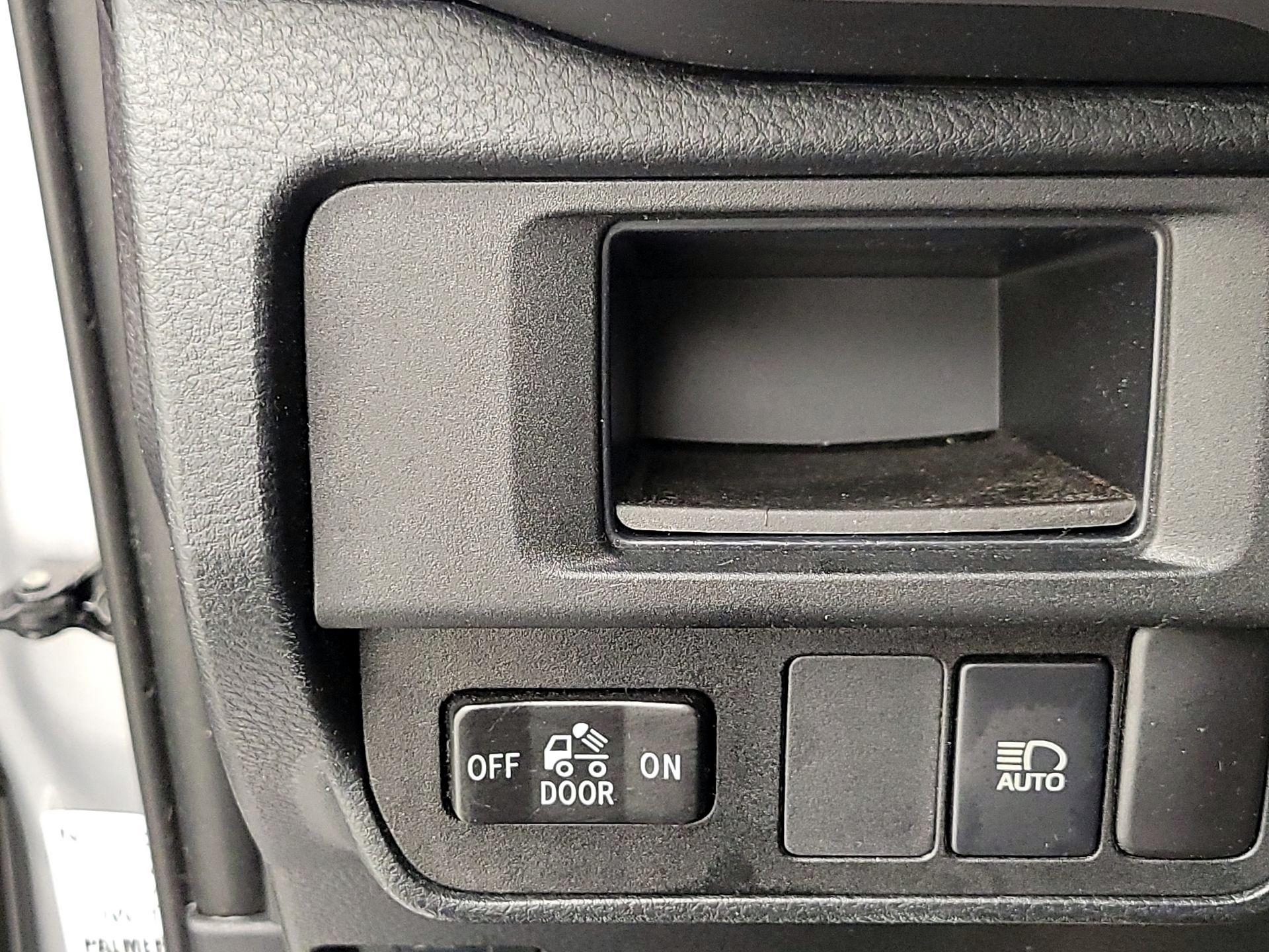 Thumbnail: 2018 Toyota Tacoma - 13