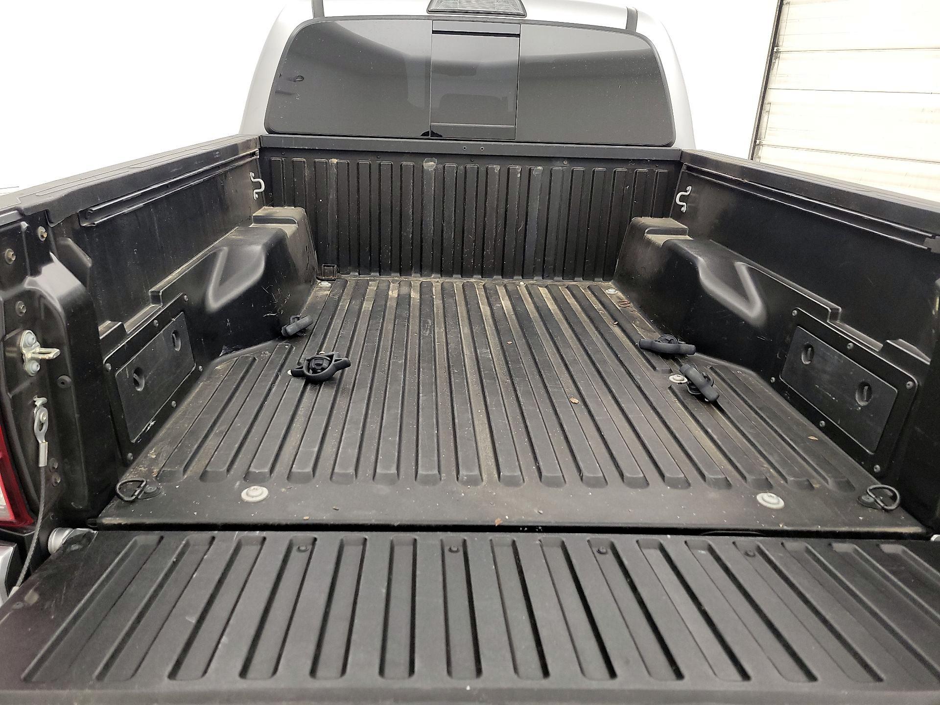 Thumbnail: 2018 Toyota Tacoma - 20