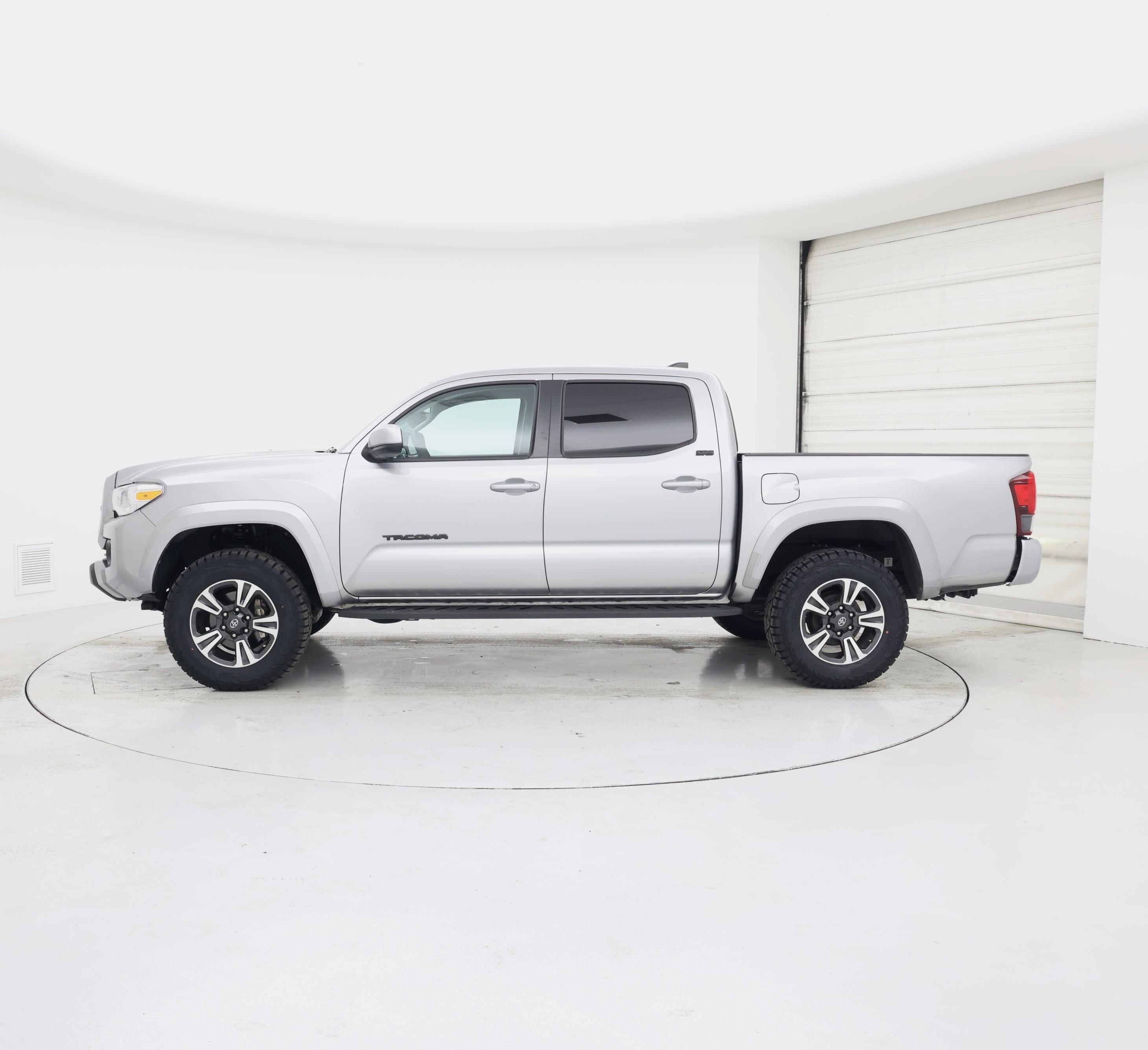 Thumbnail: 2018 Toyota Tacoma - 3