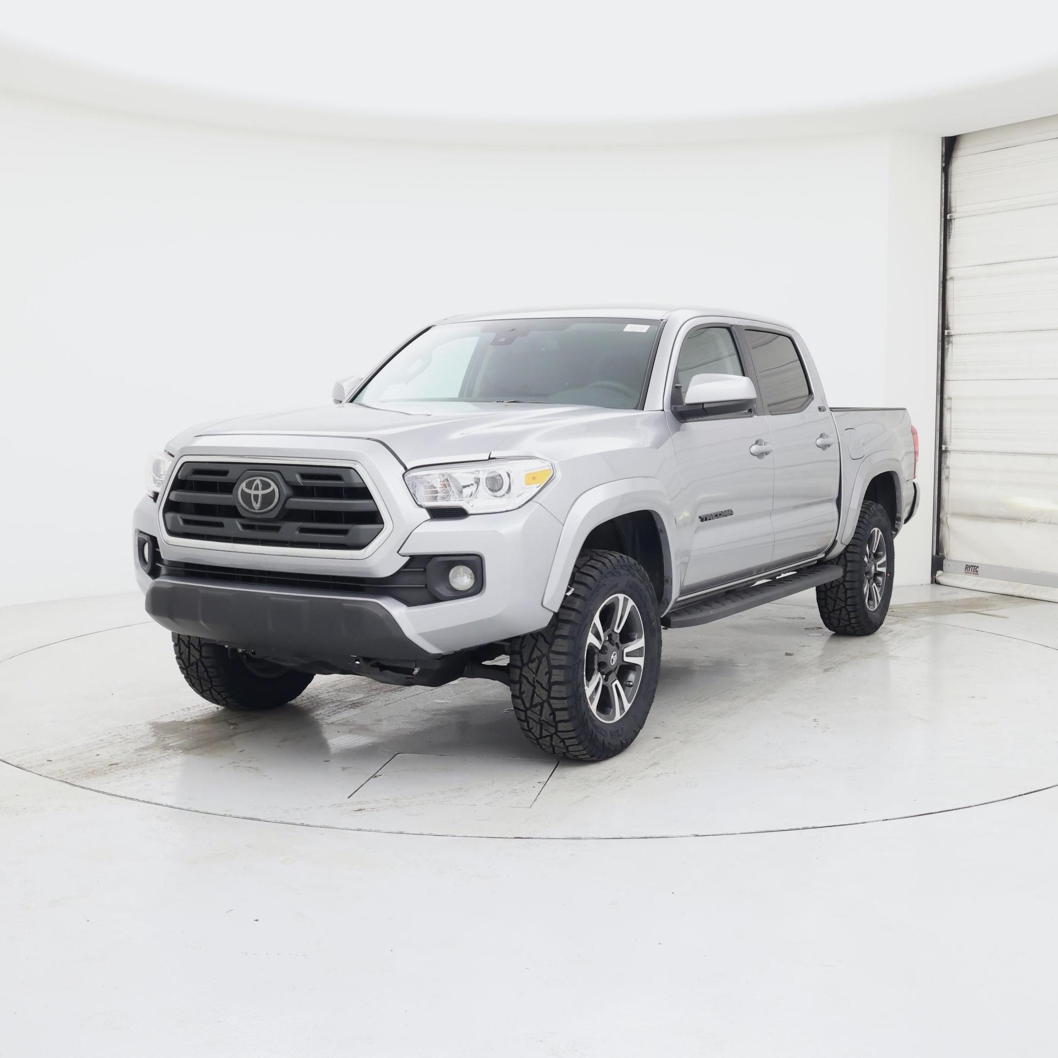 Thumbnail: 2018 Toyota Tacoma - 4