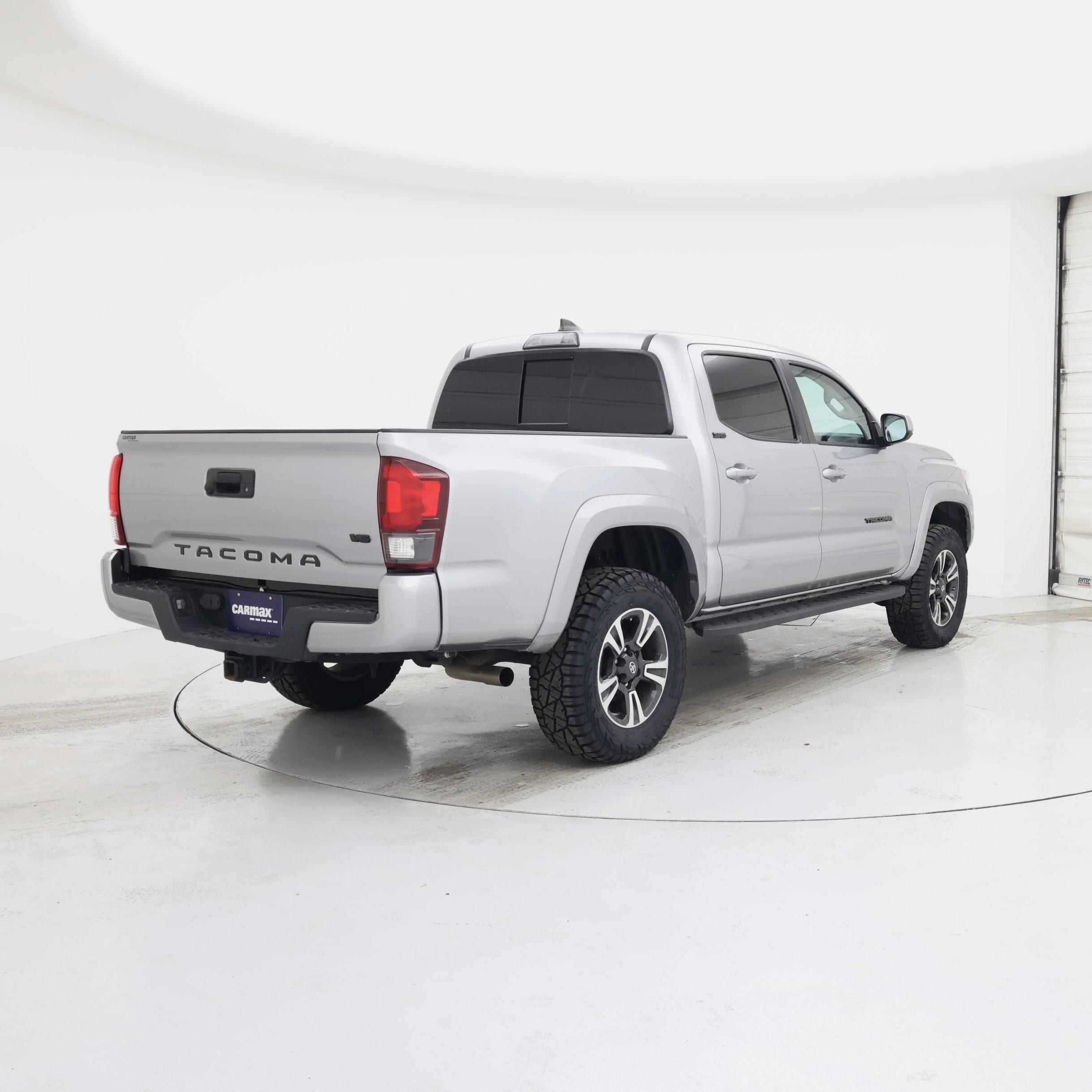 Thumbnail: 2018 Toyota Tacoma - 8