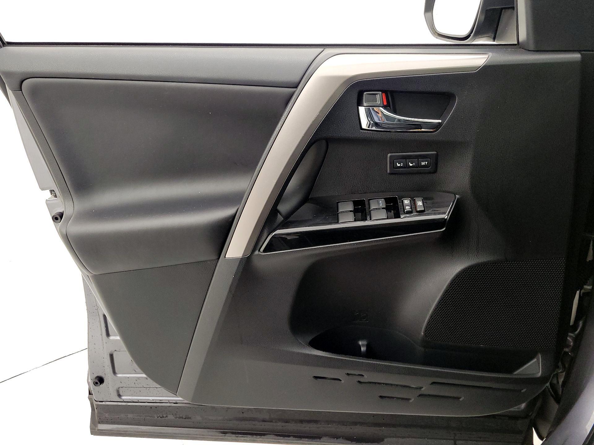 Thumbnail: 2018 Toyota RAV4 - 12