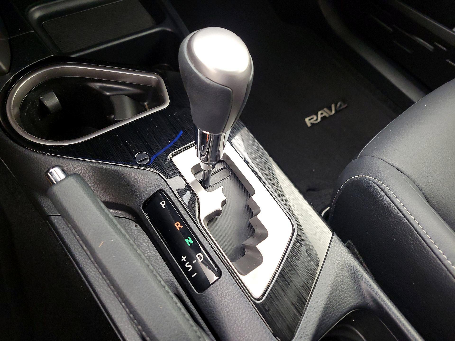 Thumbnail: 2018 Toyota RAV4 - 17