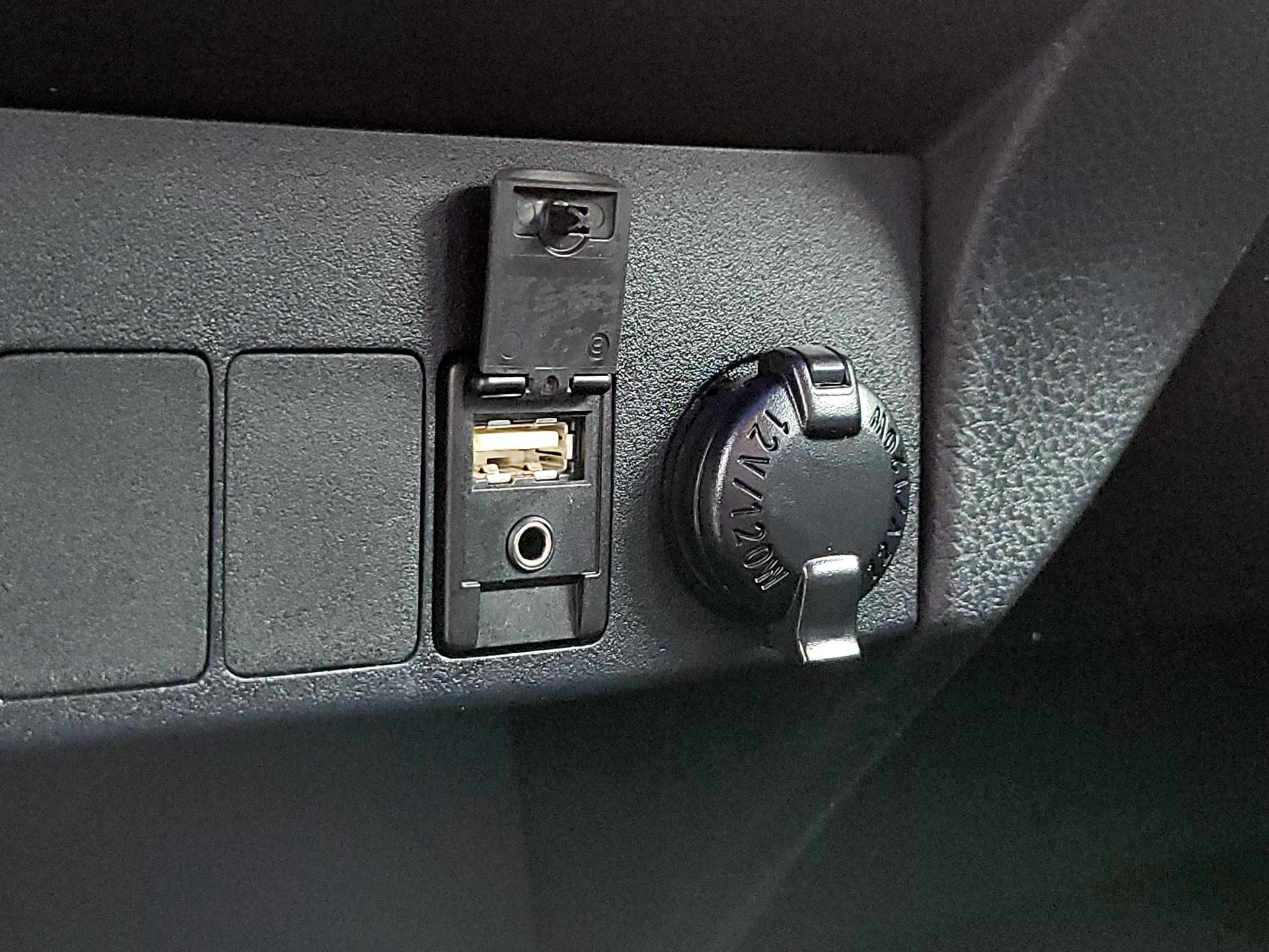 Thumbnail: 2018 Toyota RAV4 - 18