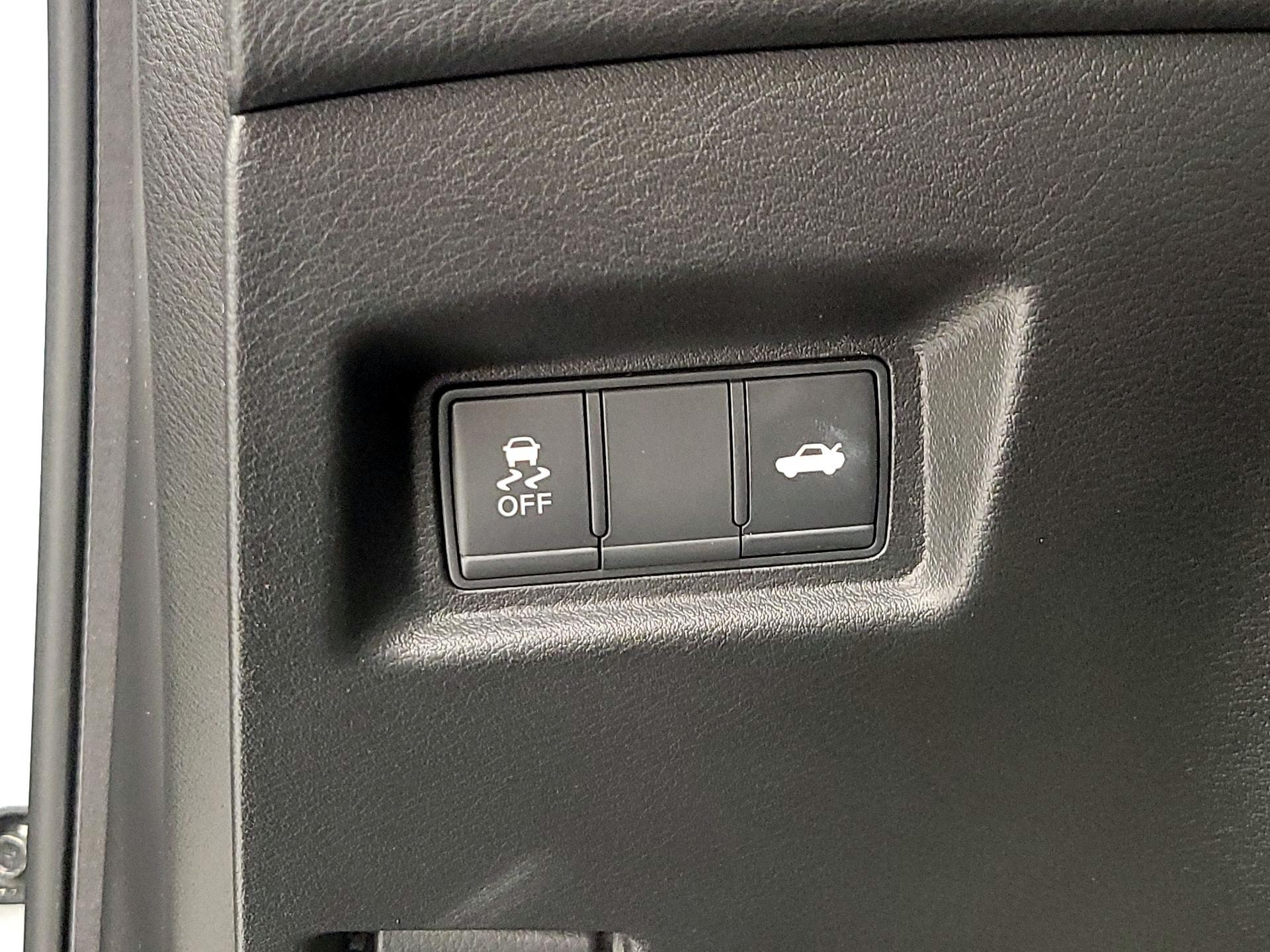 Thumbnail: 2018 INFINITI Q50 - 13