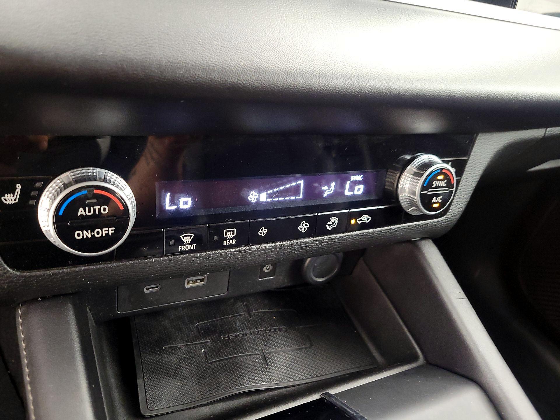 Thumbnail: 2022 Mitsubishi Outlander - 14