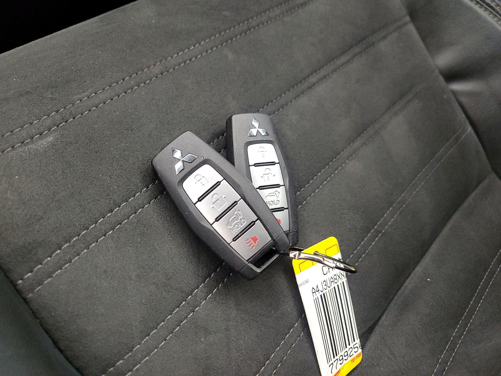 Thumbnail: 2022 Mitsubishi Outlander - 18