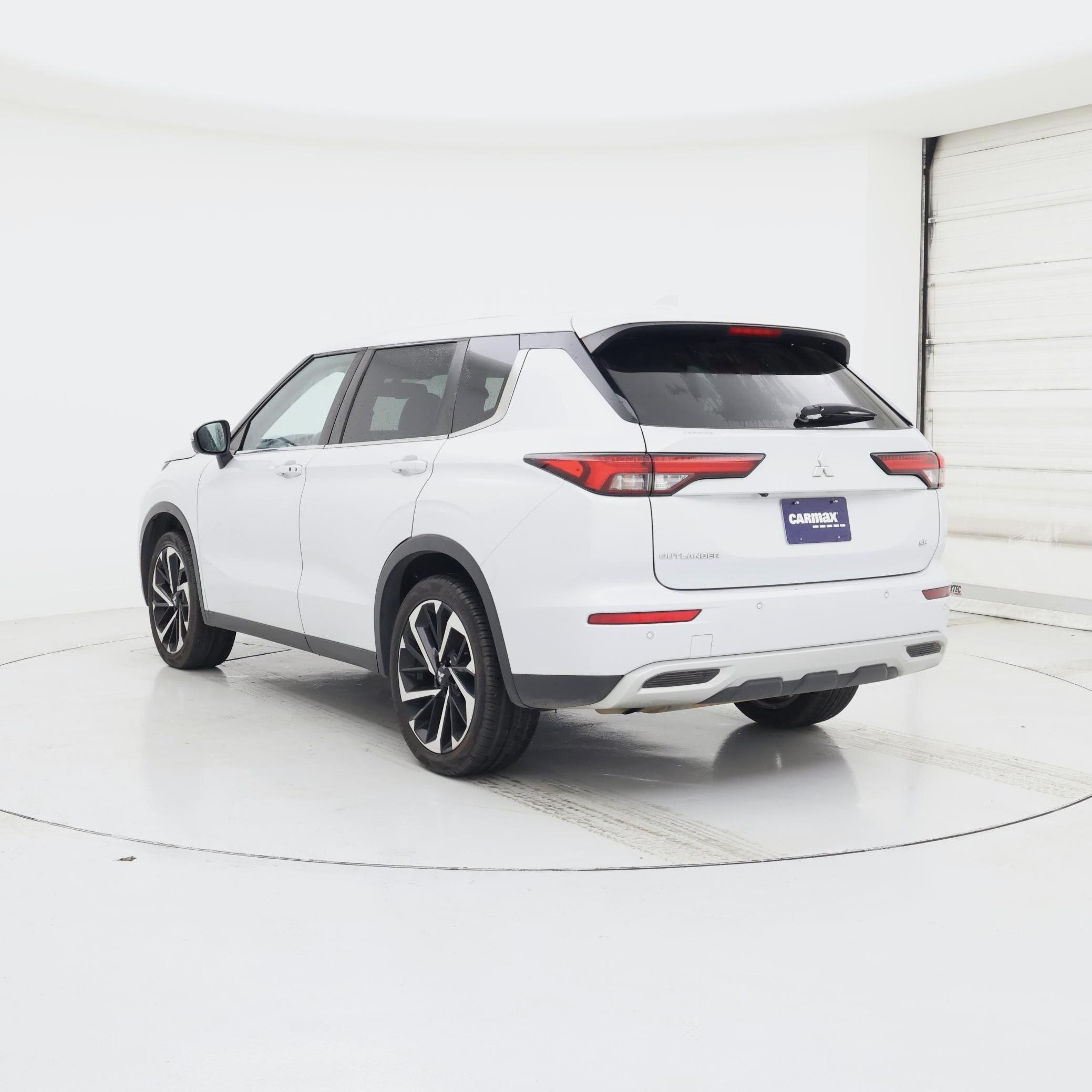 Thumbnail: 2022 Mitsubishi Outlander - 2