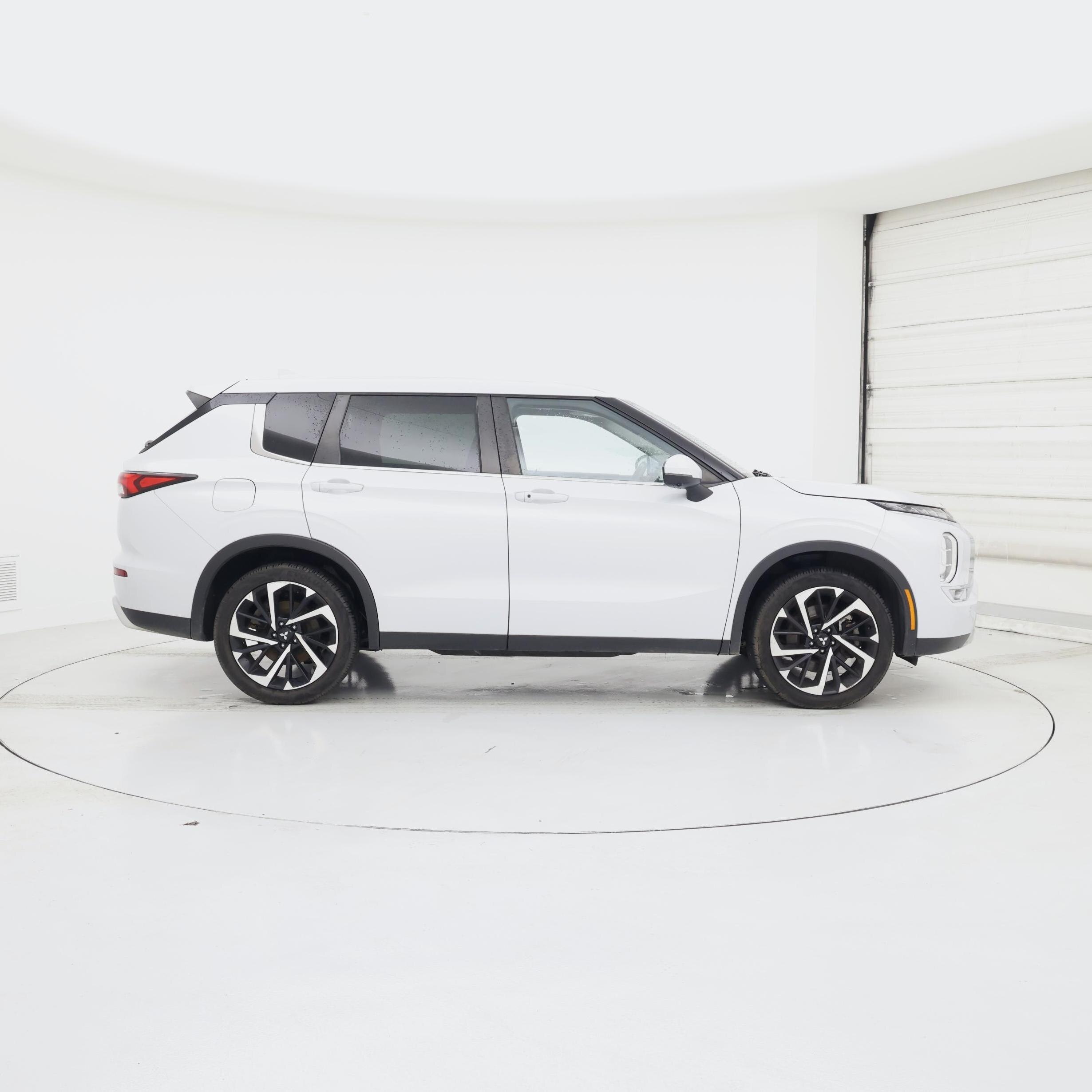 Thumbnail: 2022 Mitsubishi Outlander - 7