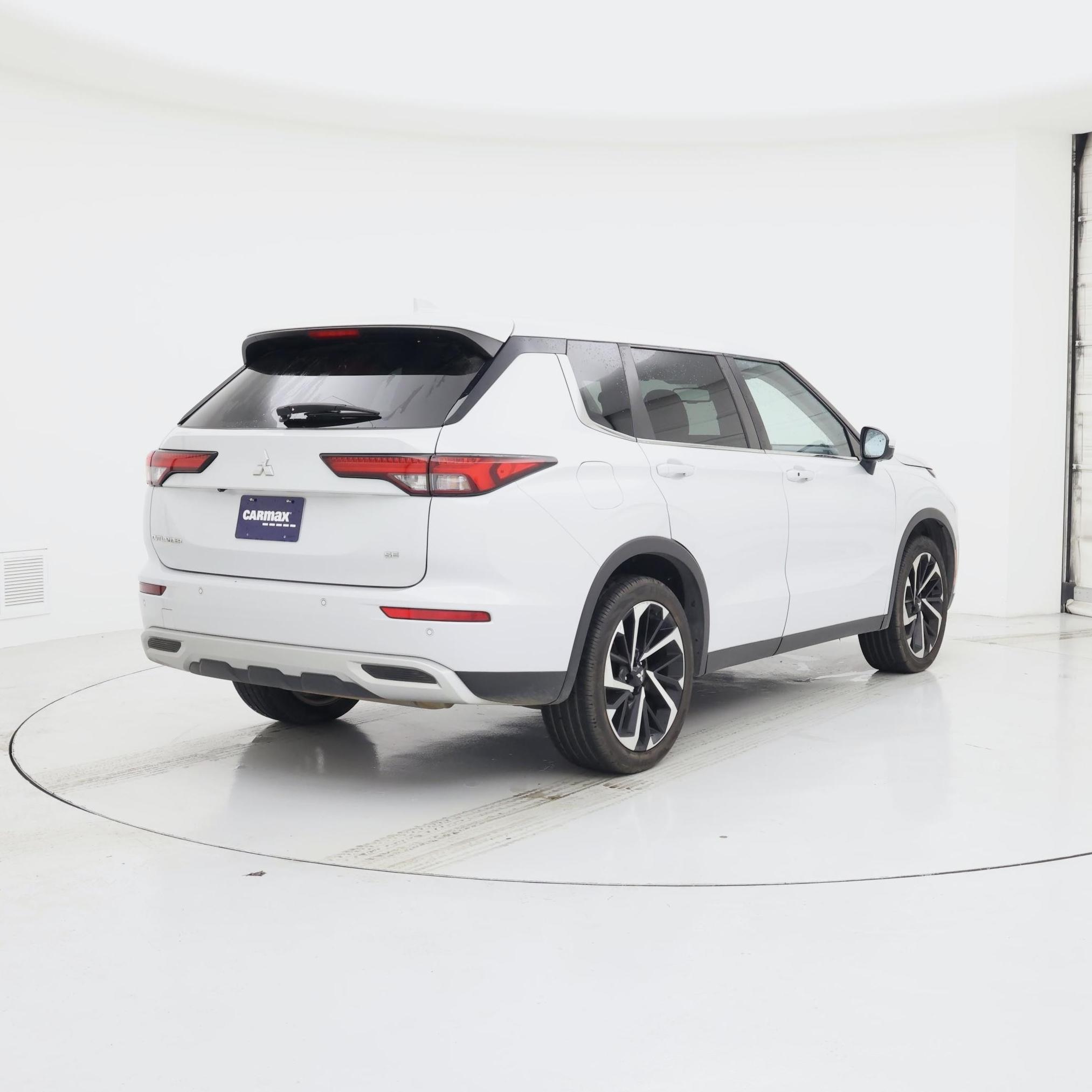 Thumbnail: 2022 Mitsubishi Outlander - 8